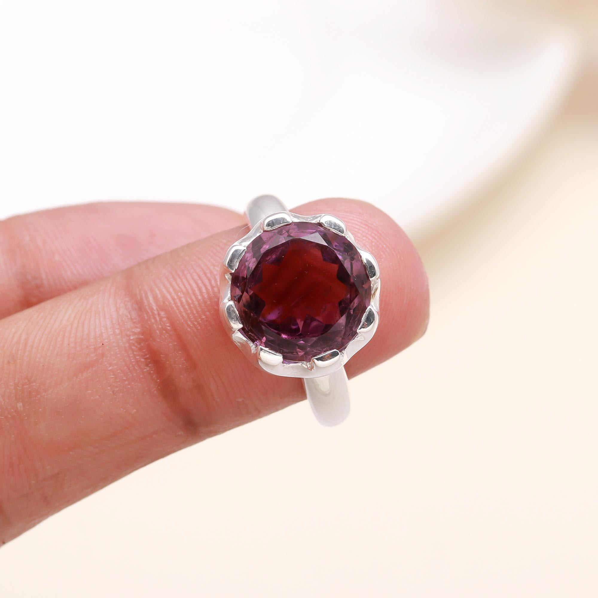 The Crown Jewel: Scalloped Crown Setting Ring