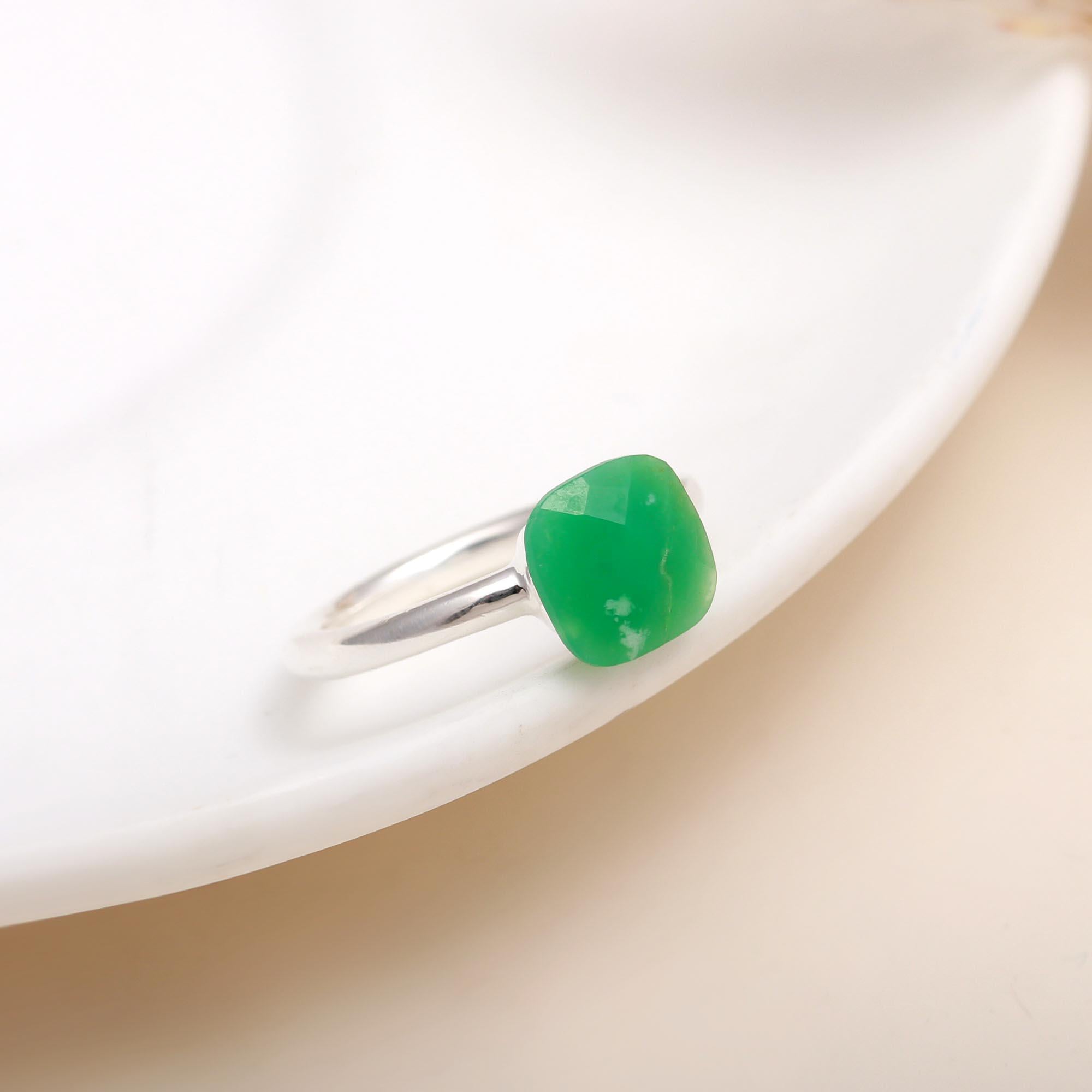 Cushion Green Onyx: Minimalist Solitaire Ring