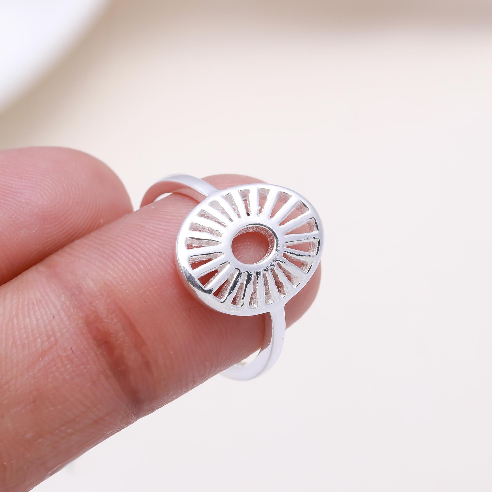 The Radiating Light: Silver Sunburst Cutout Ring