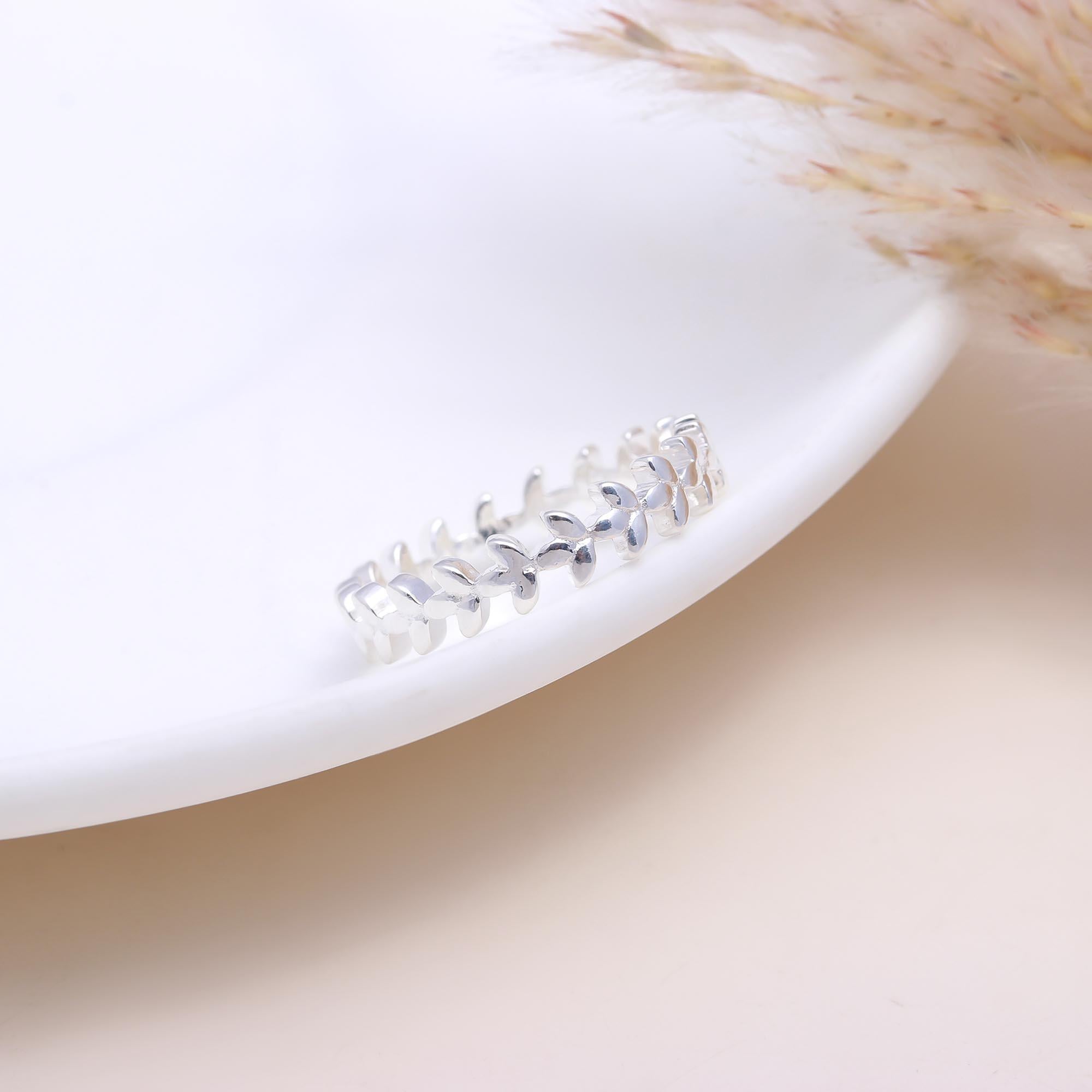 The Nature's Crown: Silver Leaf Eternity Ring