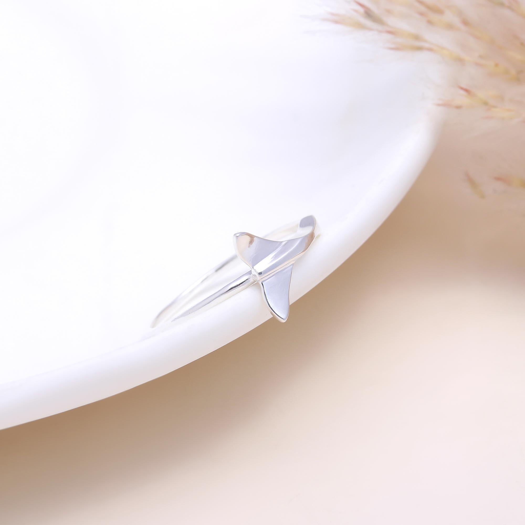 The Ocean's Tale: Minimalist Silver Whale Tail Ring