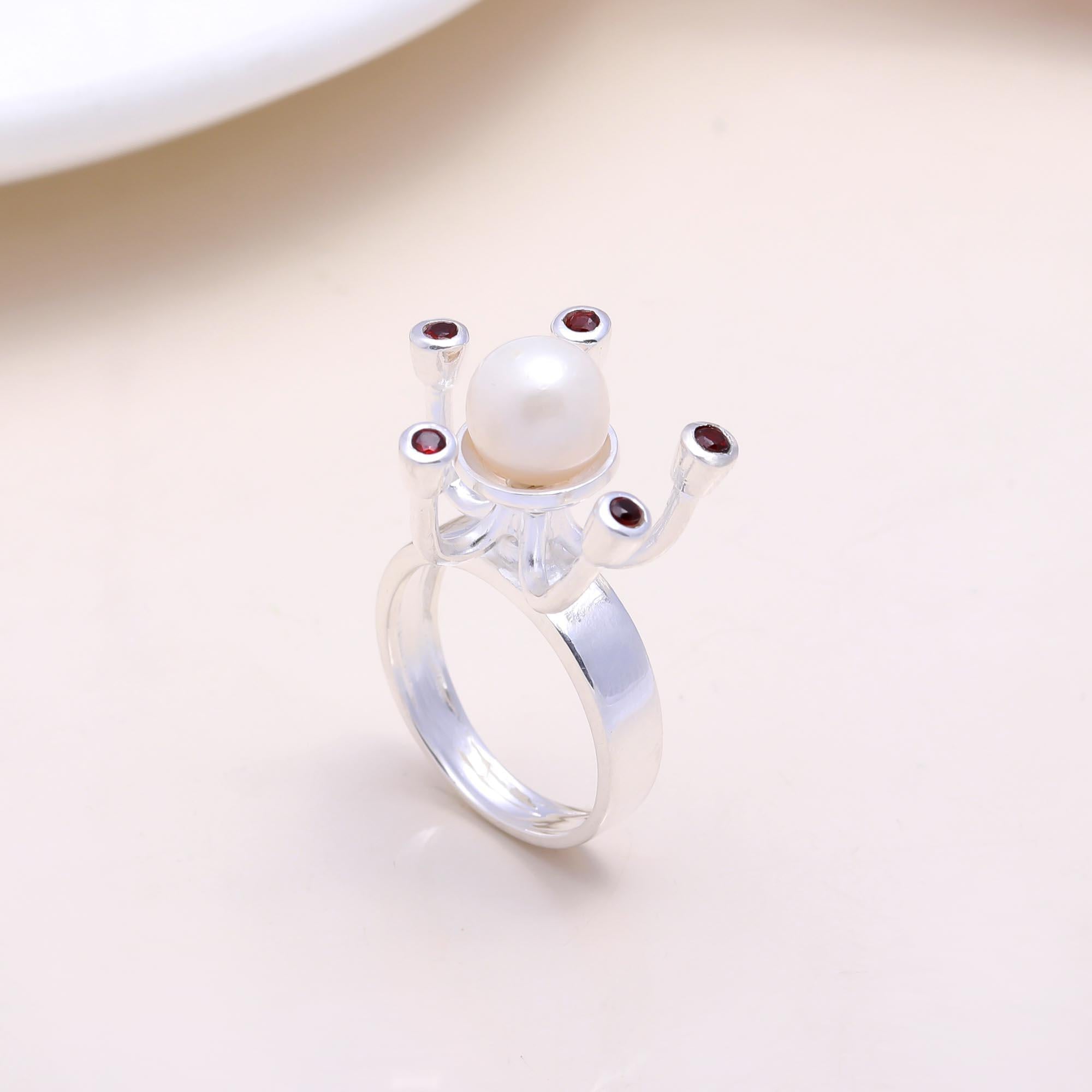 The Abyssal Treasure: Pearl & Garnet Sculptural Ring