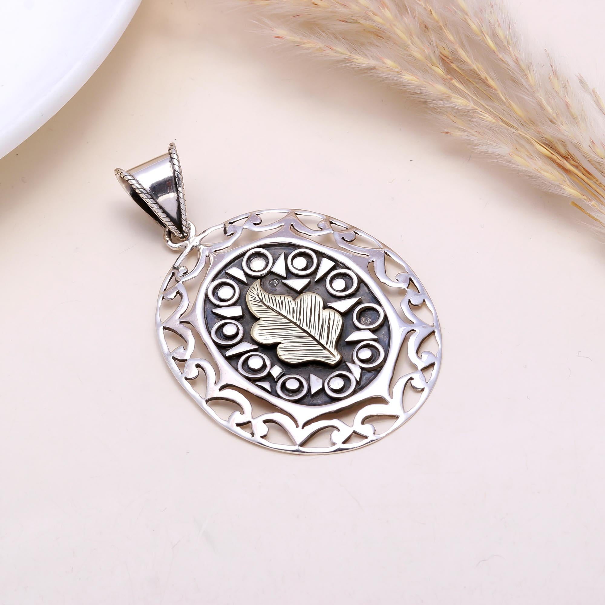The Autumn Heritage: Two-Tone Leaf Oval Pendant