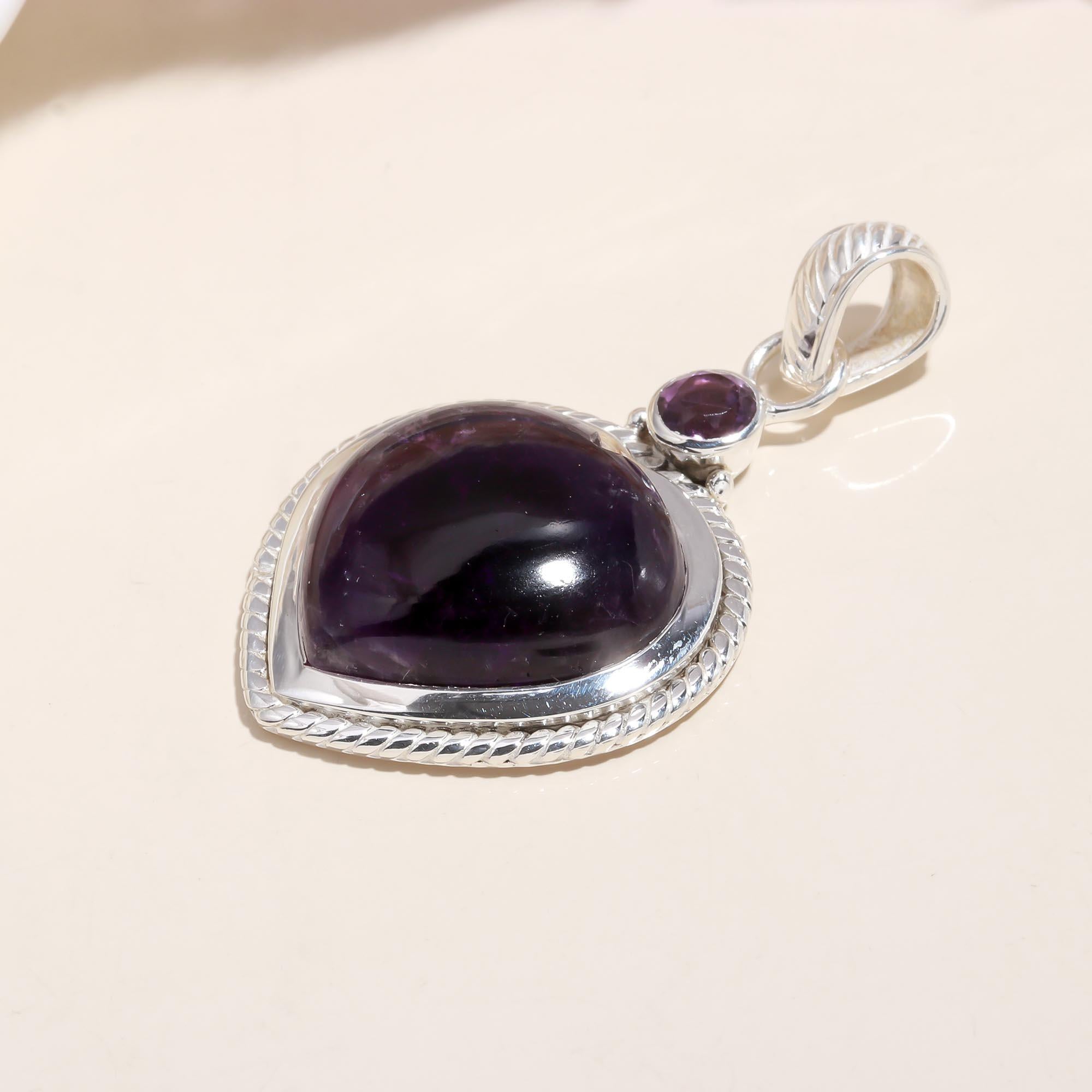The Royal Amethyst Heart: Rope Border Silver Pendant