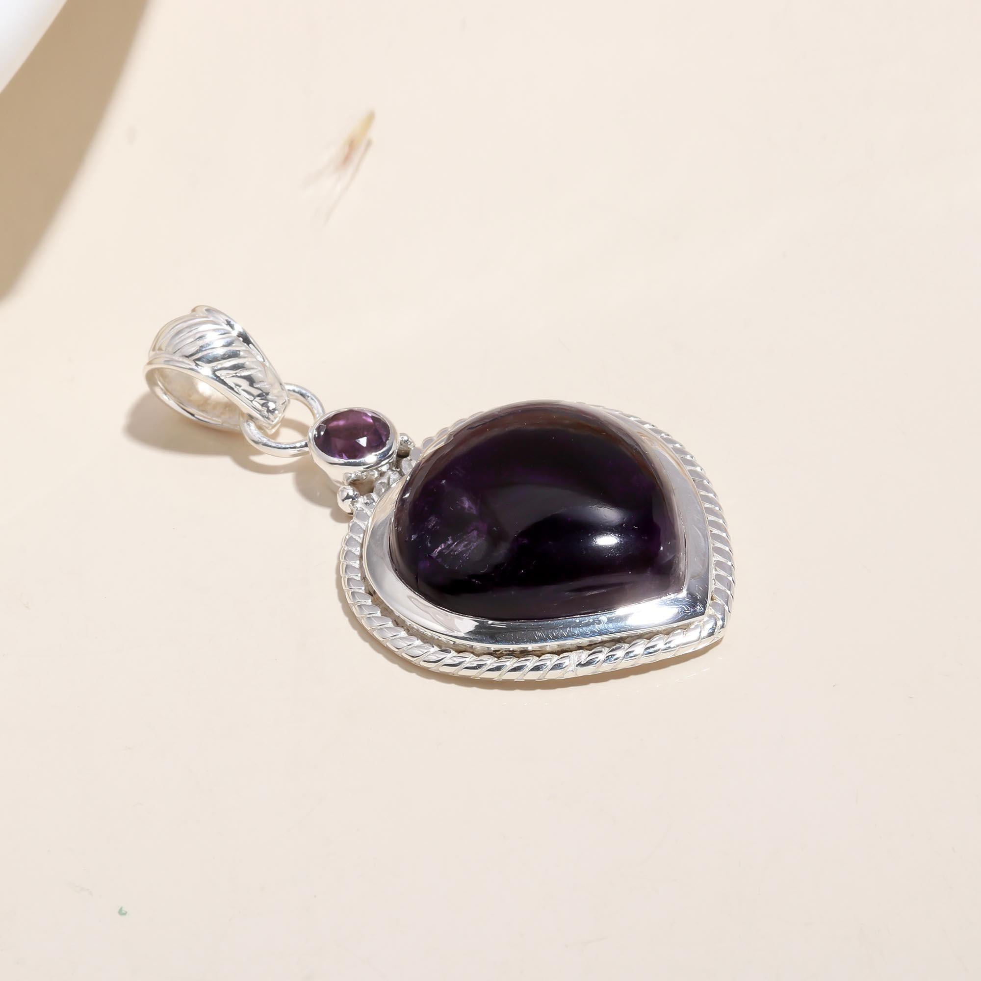 The Royal Amethyst Heart: Rope Border Silver Pendant
