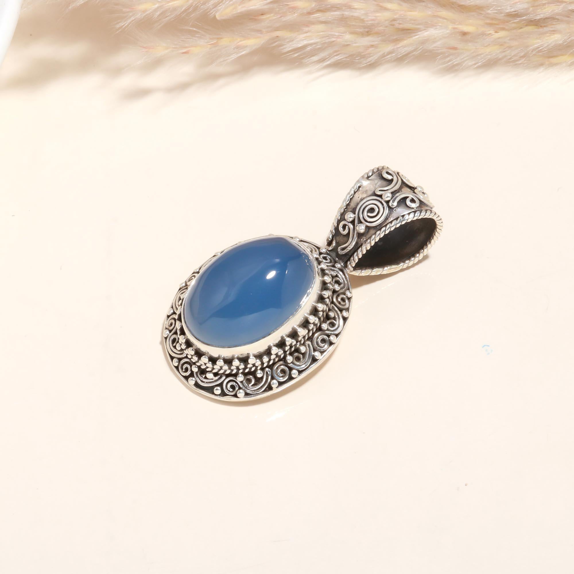 925 Sterling Silver Vintage Blue Chalcedony Pendant