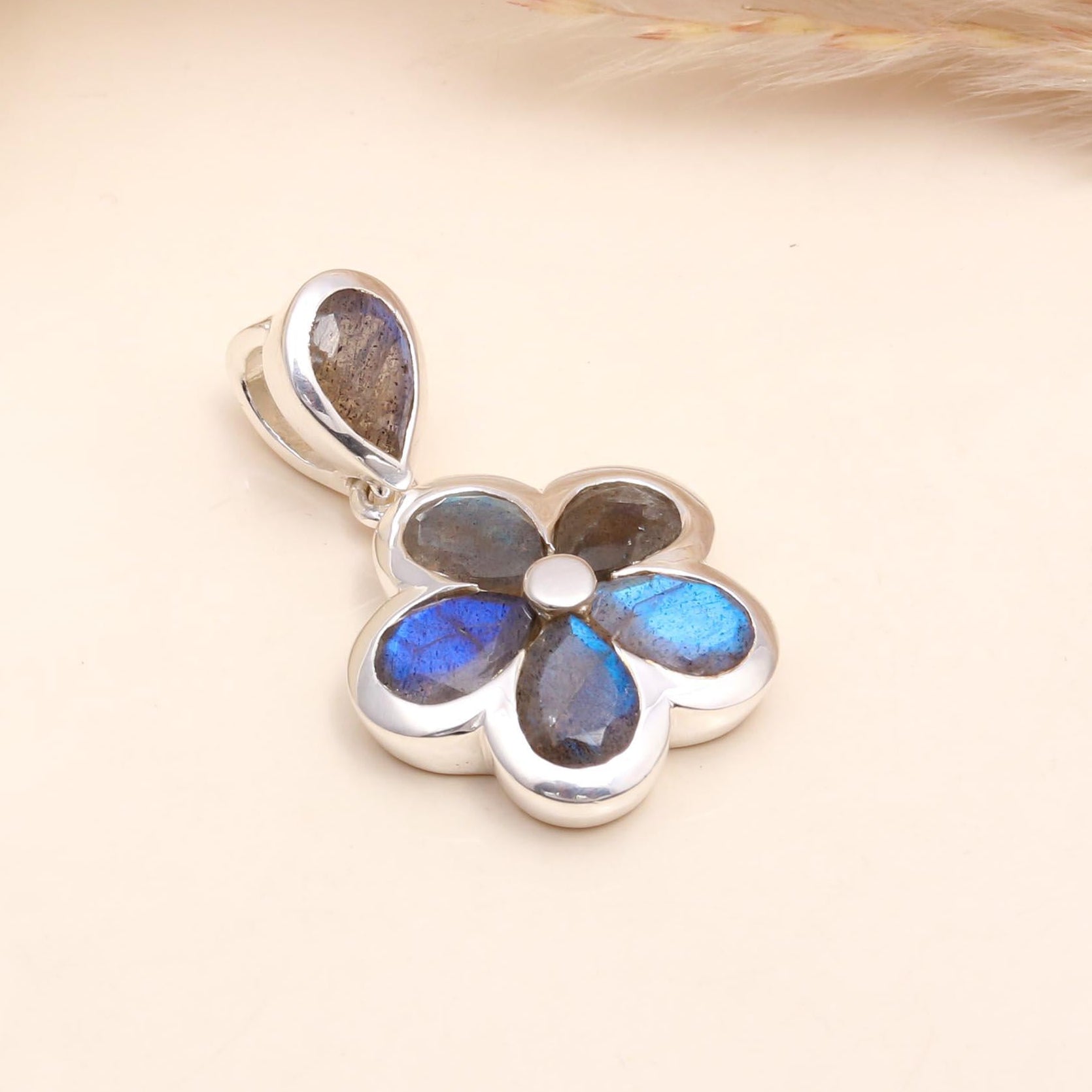 925 Sterling Silver Labradorite Floral Pendant