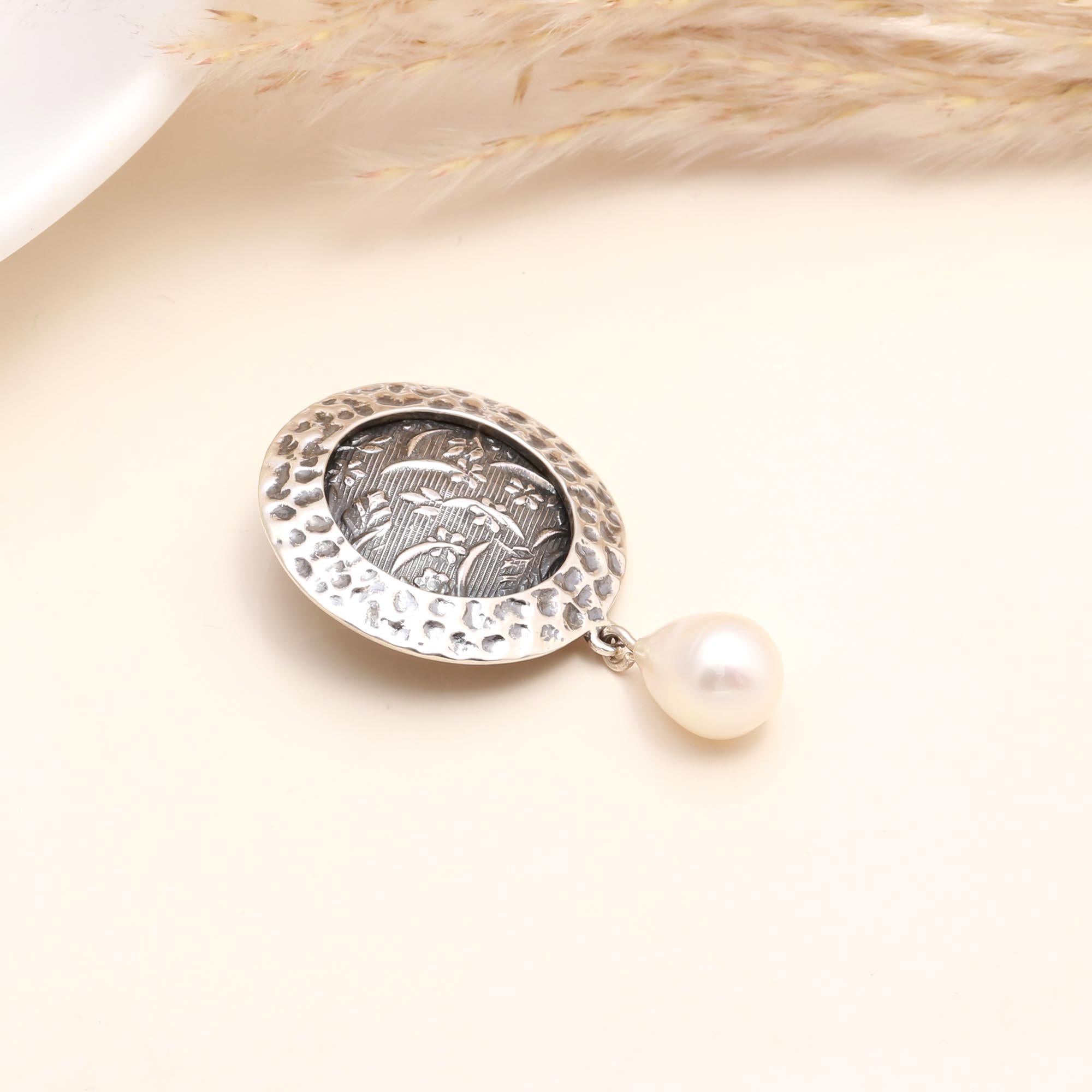 925 Sterling Silver Floral Motif & Pearl Drop Hammered Medallion Pendant