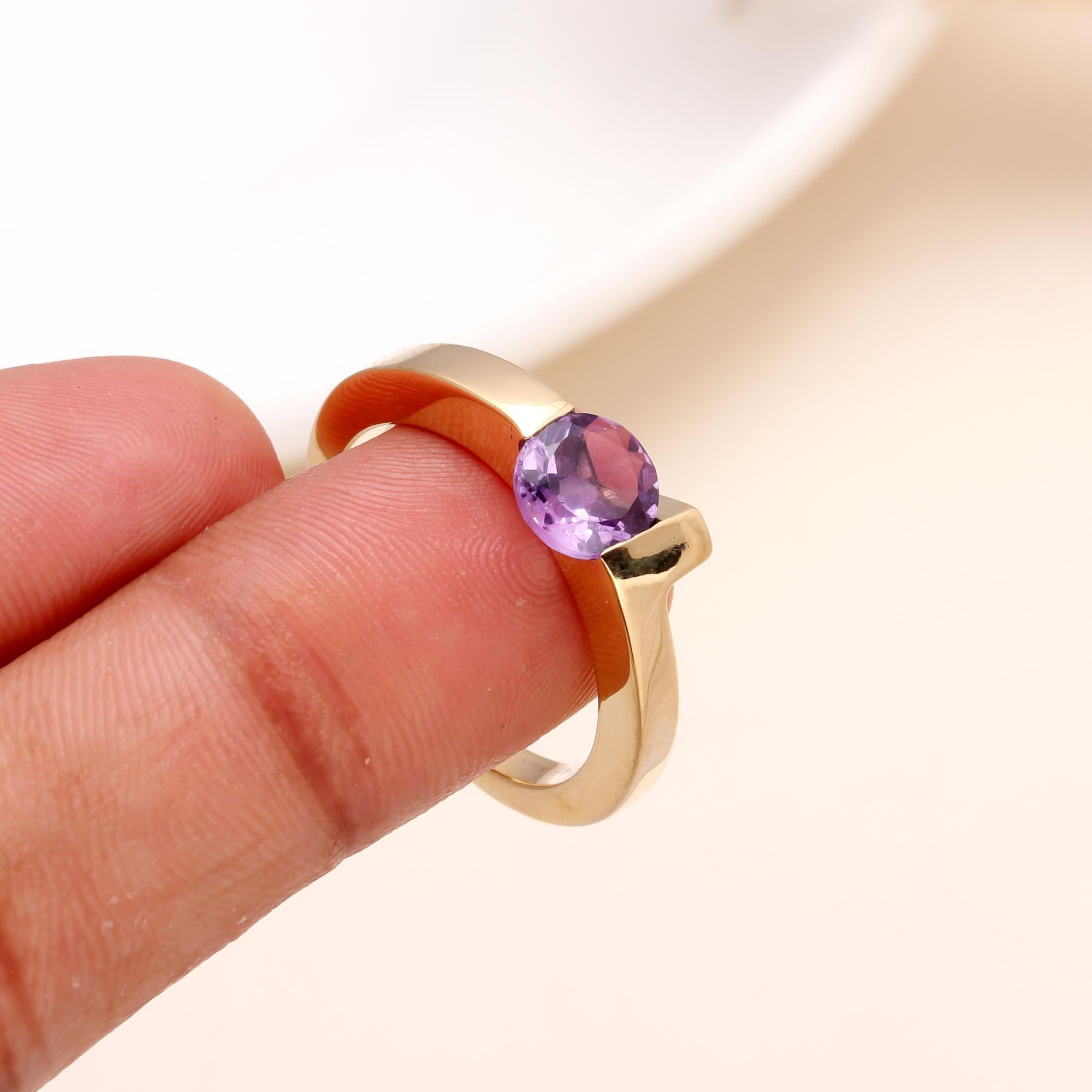 The Amethyst Tension: Modern Gold Solitaire Ring
