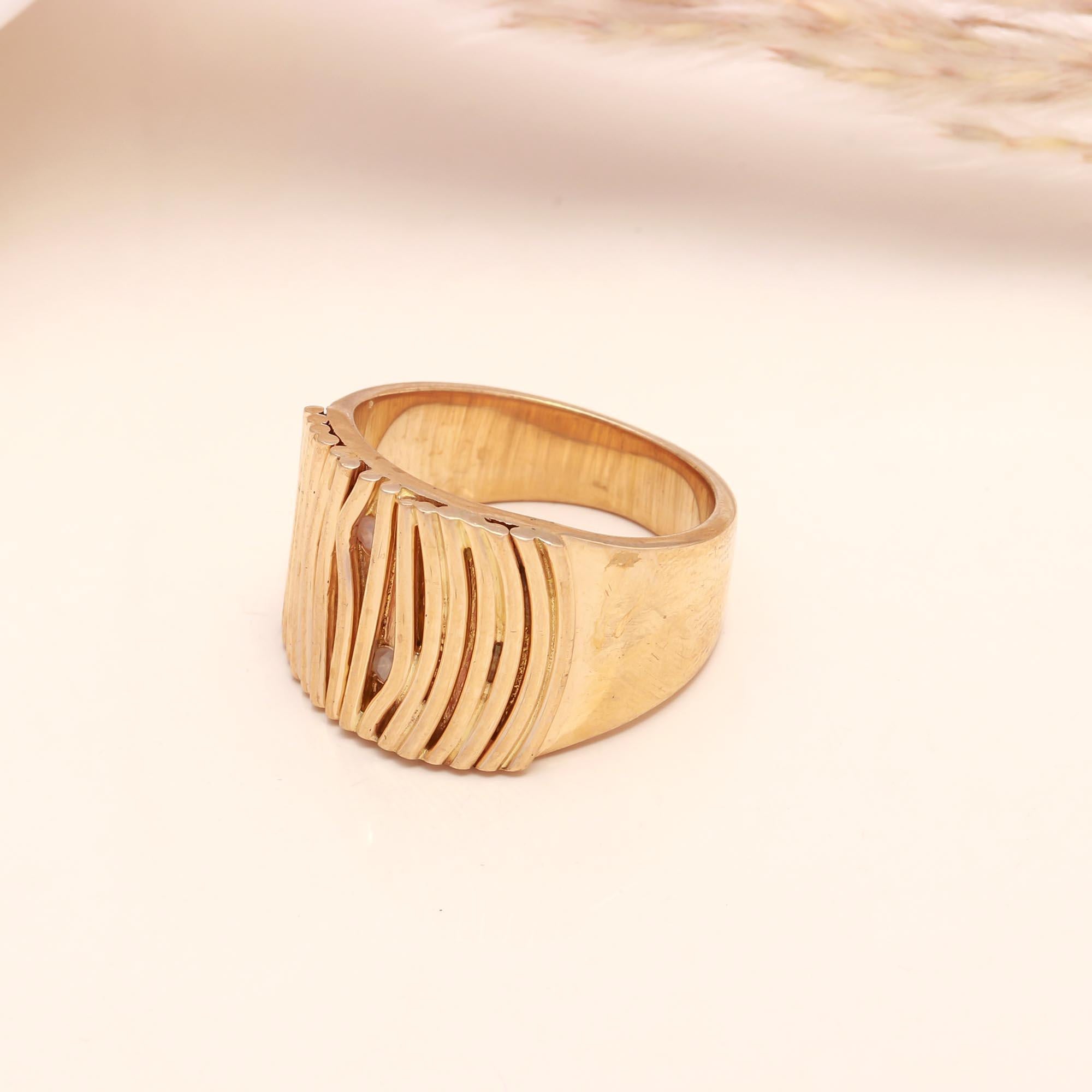 The Linear Horizon: Grooved Wide Band Ring