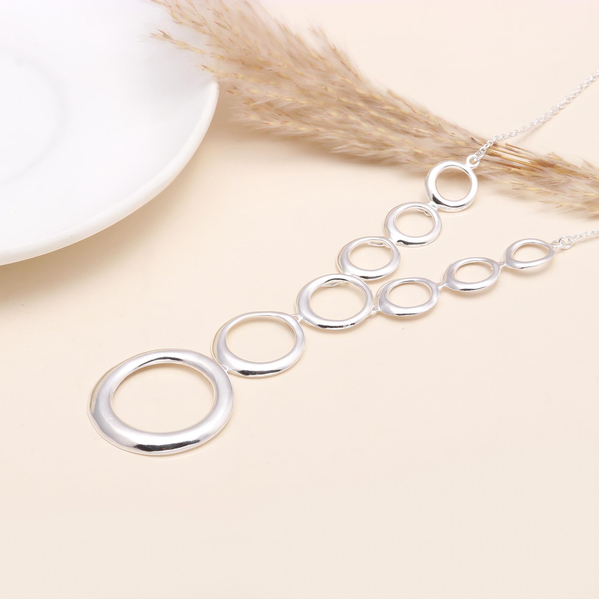 Modern Linked Circle Pendant Necklace