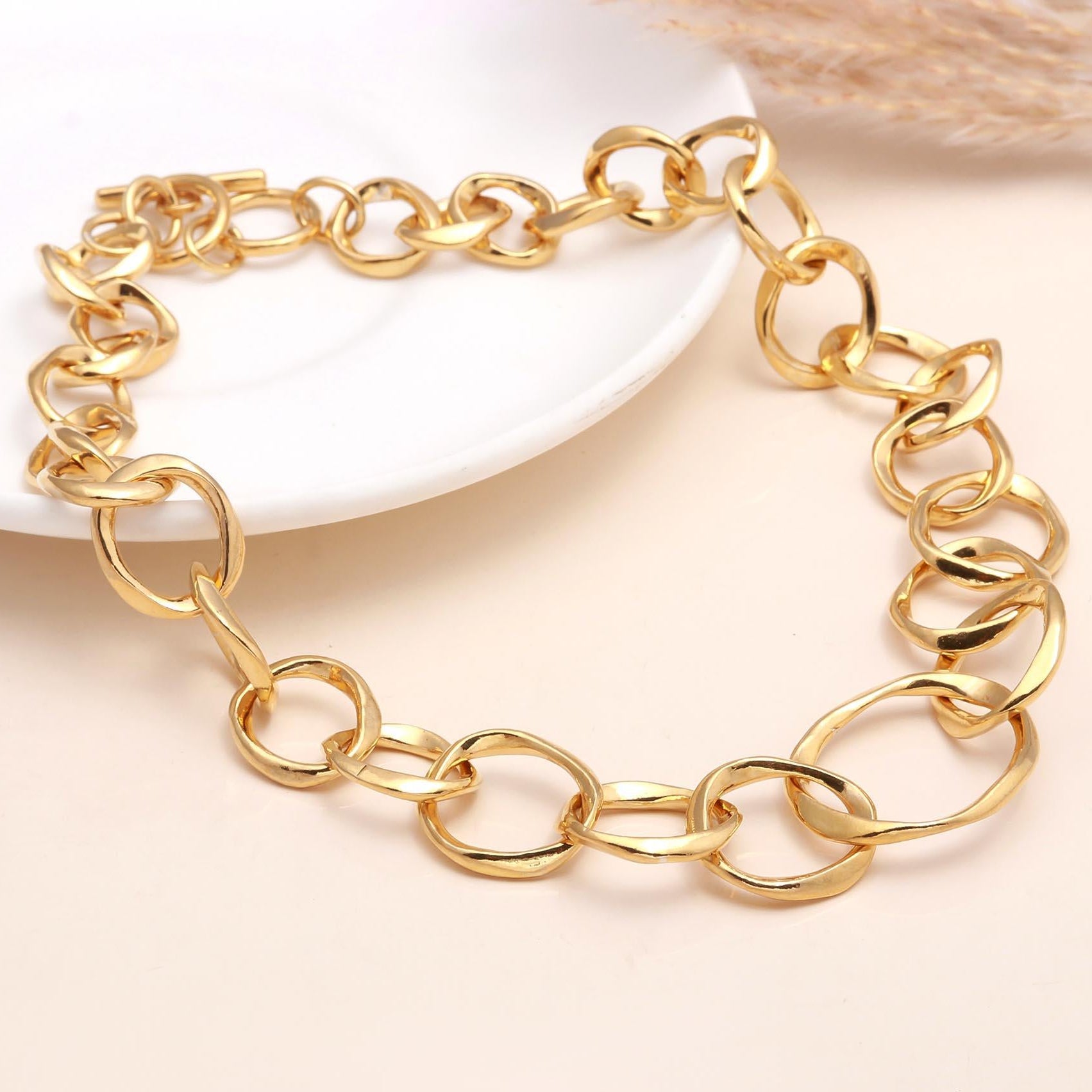 The Golden Loop: Chunky Gold Link Necklace