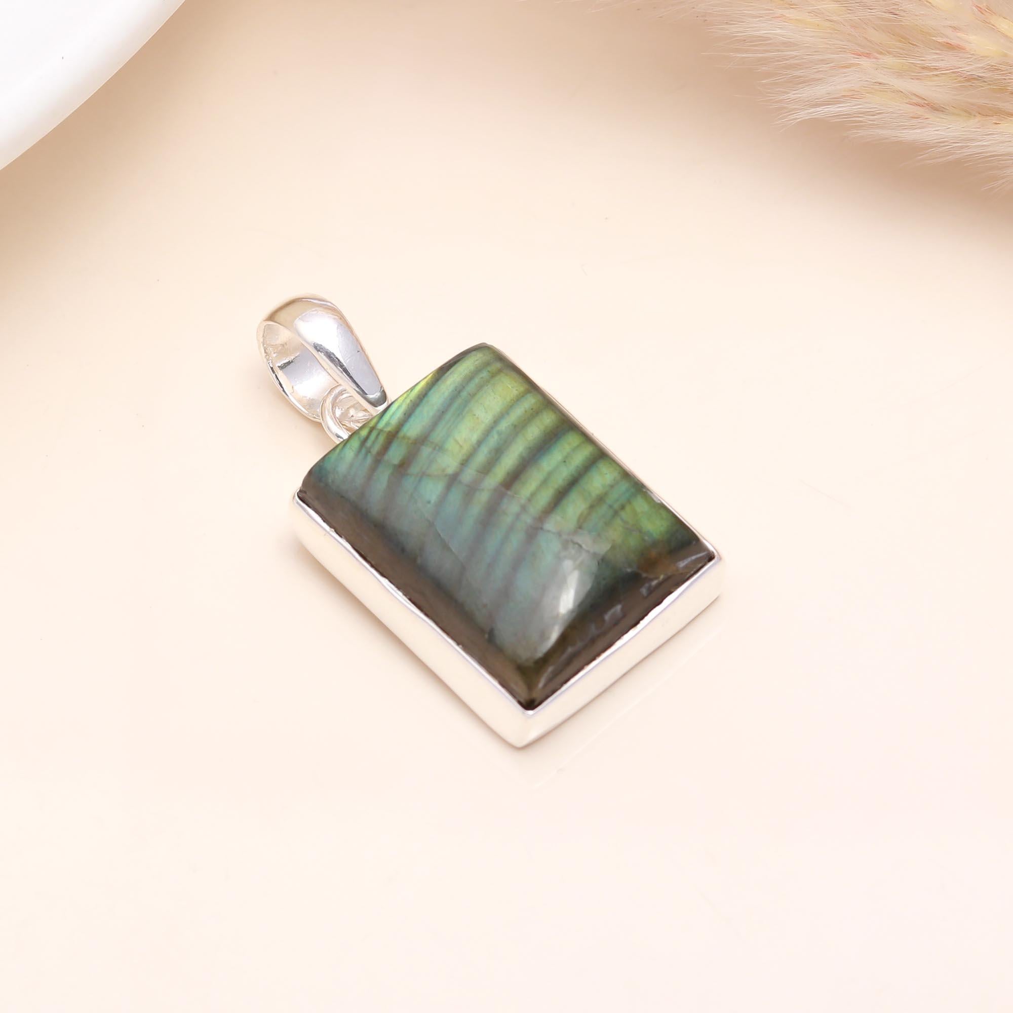 925 Sterling Silver Labradorite Pendant