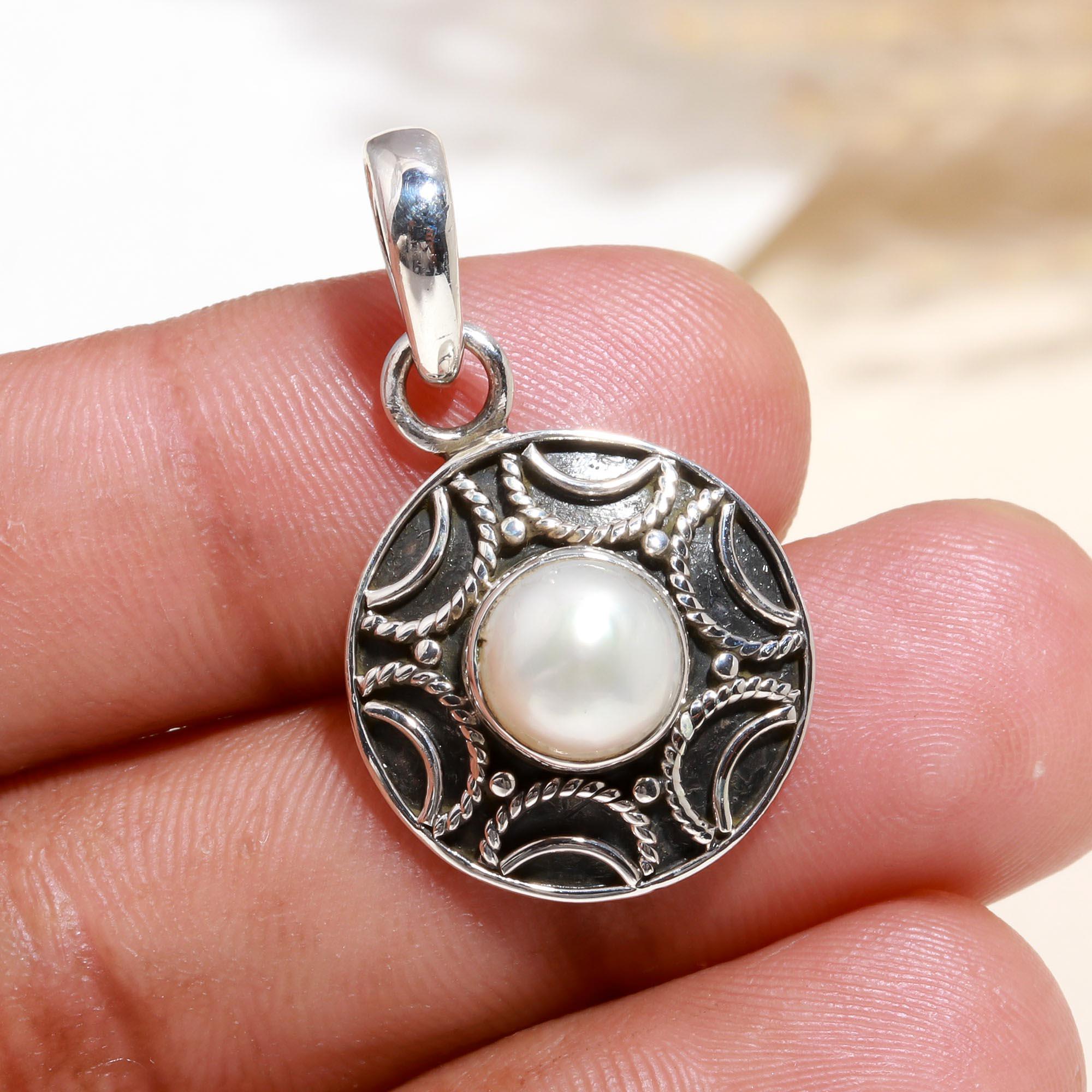 925 Sterling Silver Vintage-Inspired Design Pearl Pendant