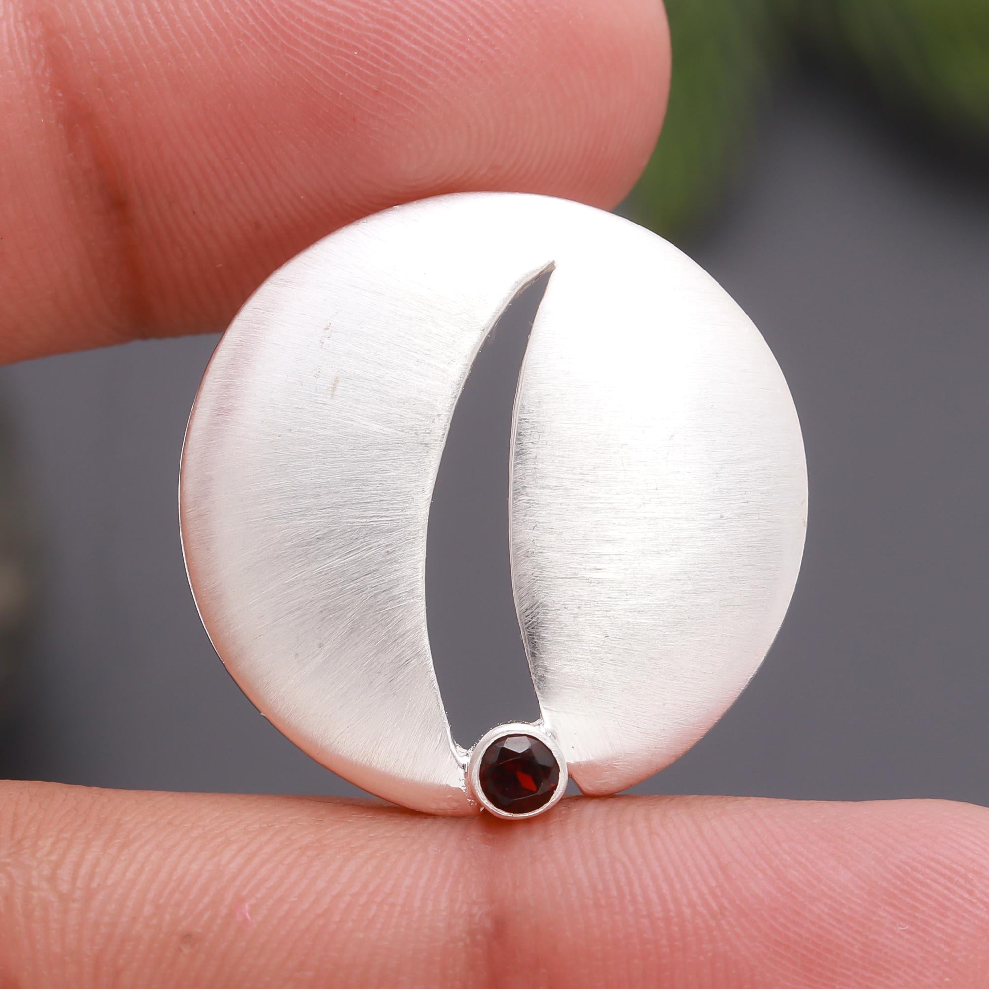 925 Silver Garnet Round Pendant