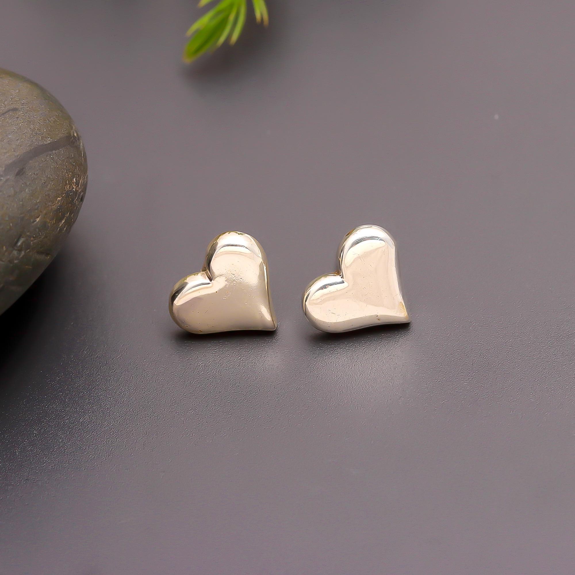 925 Silver Classic Heart Stud Earrings