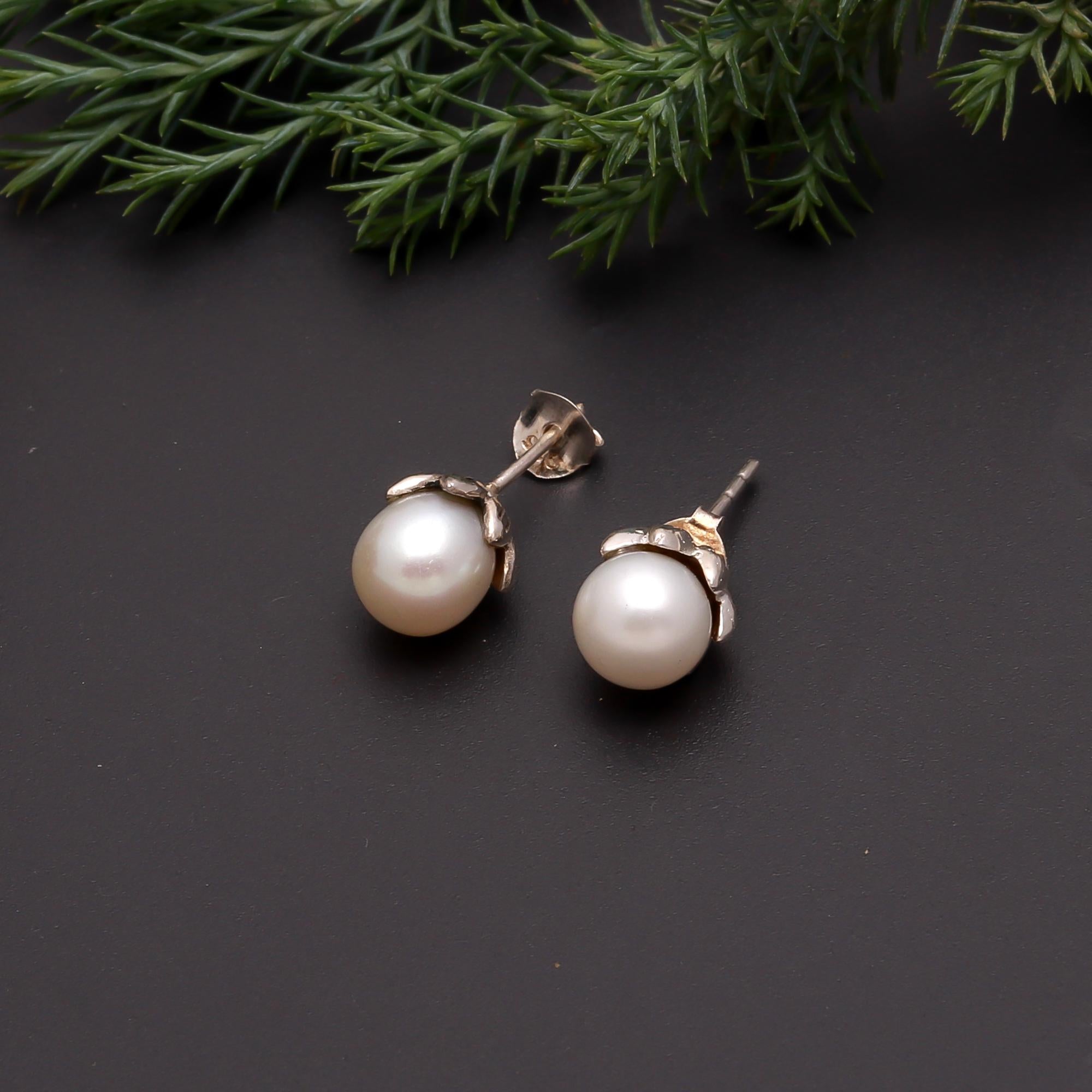 The Pearl Bud: Botanical Pearl Silver Studs
