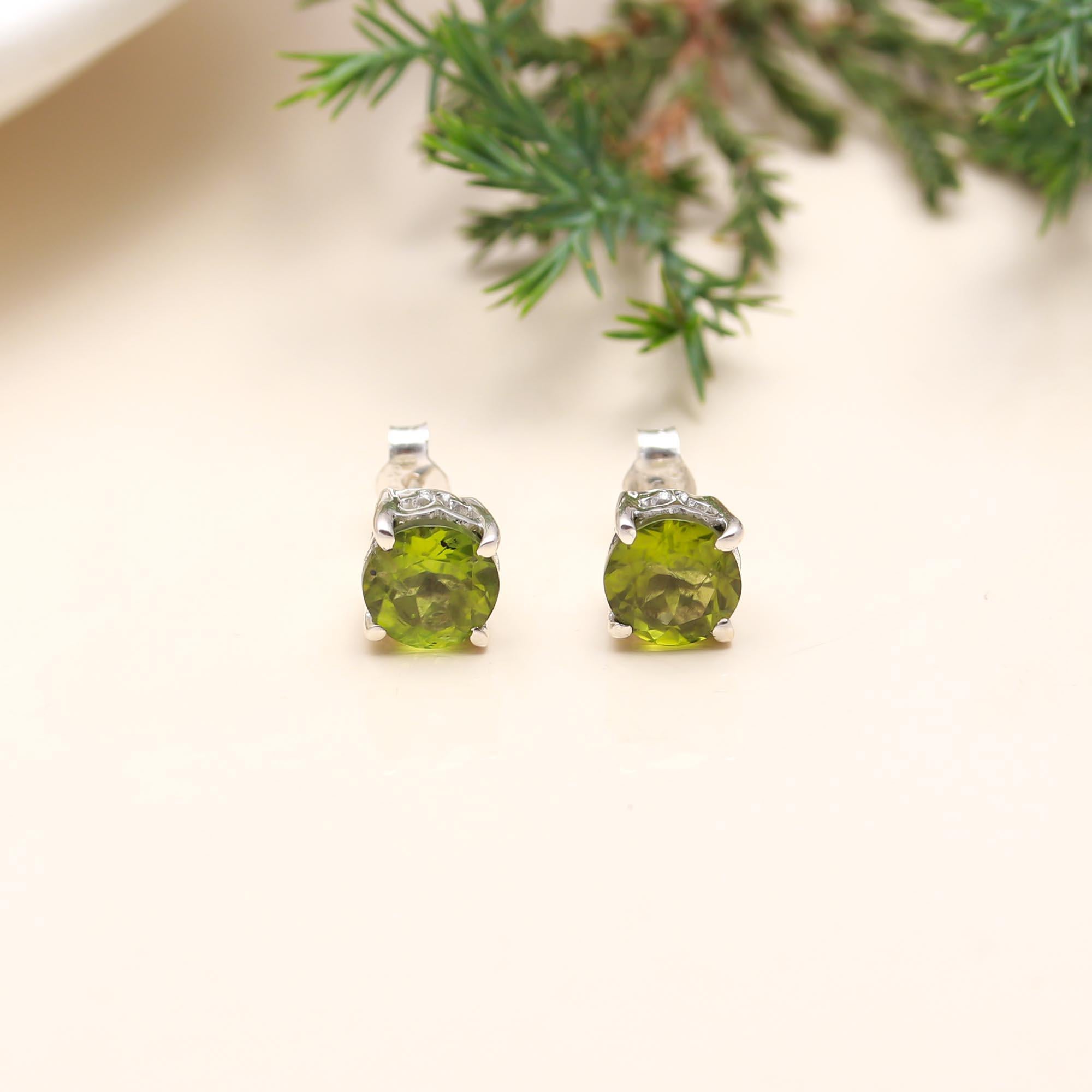 925 Sterling Silver Natural Peridot Round Stud Earring