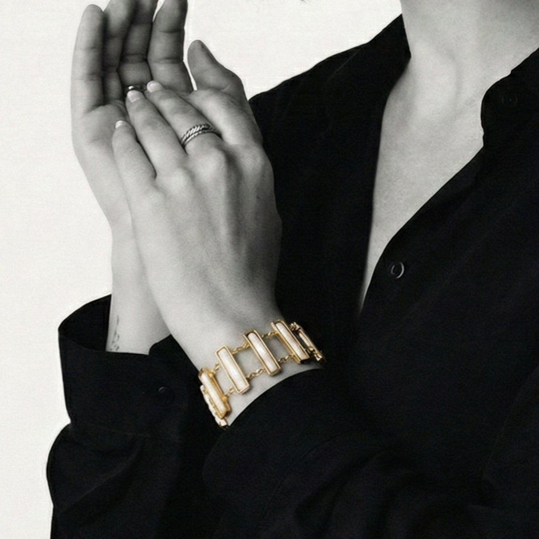 The Luminous Link: Biwa Pearl Gold Bracelet