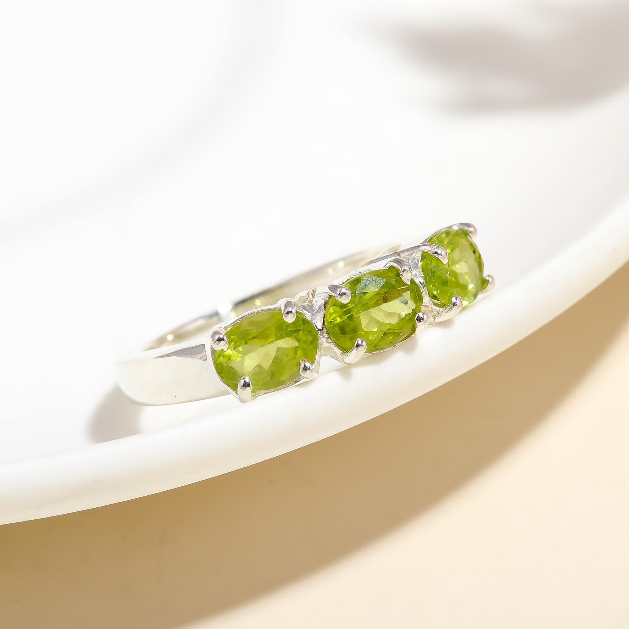 925 Silver Three Faceted Peridot Ring