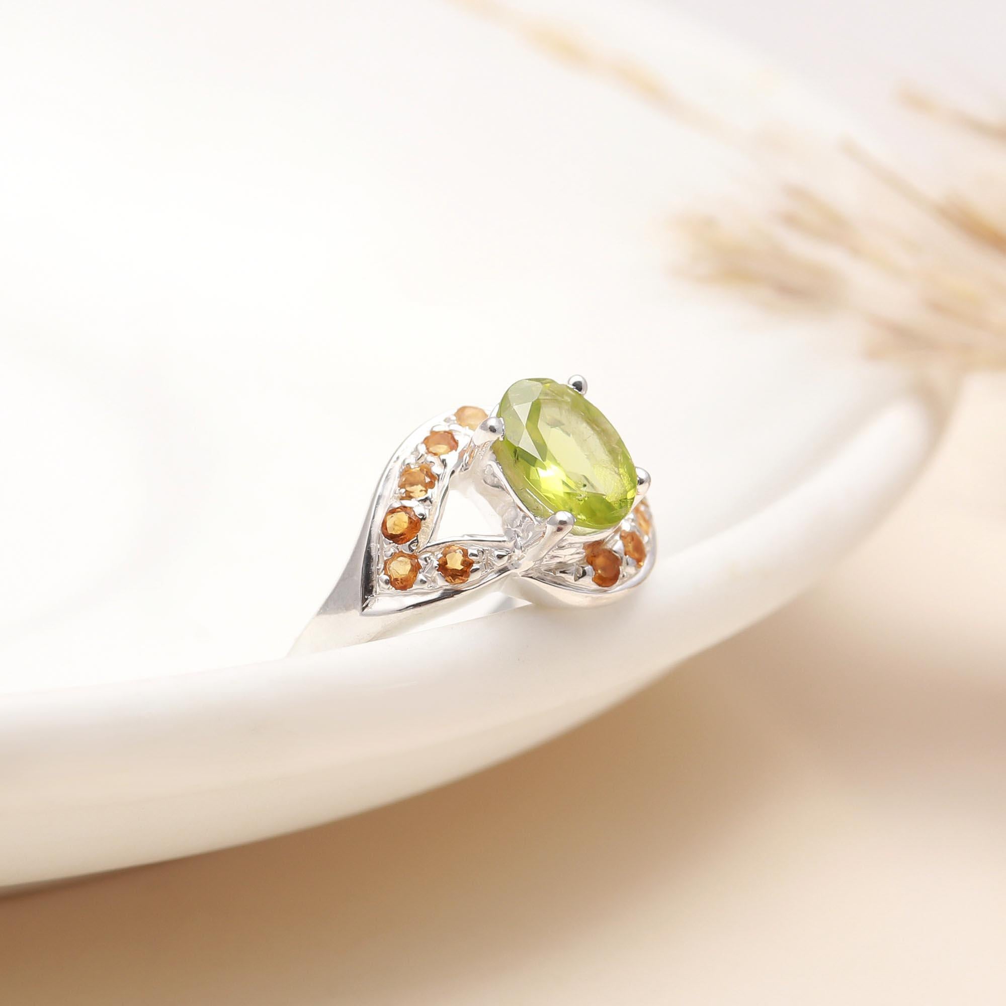 925 Silver Oval Peridot Ring