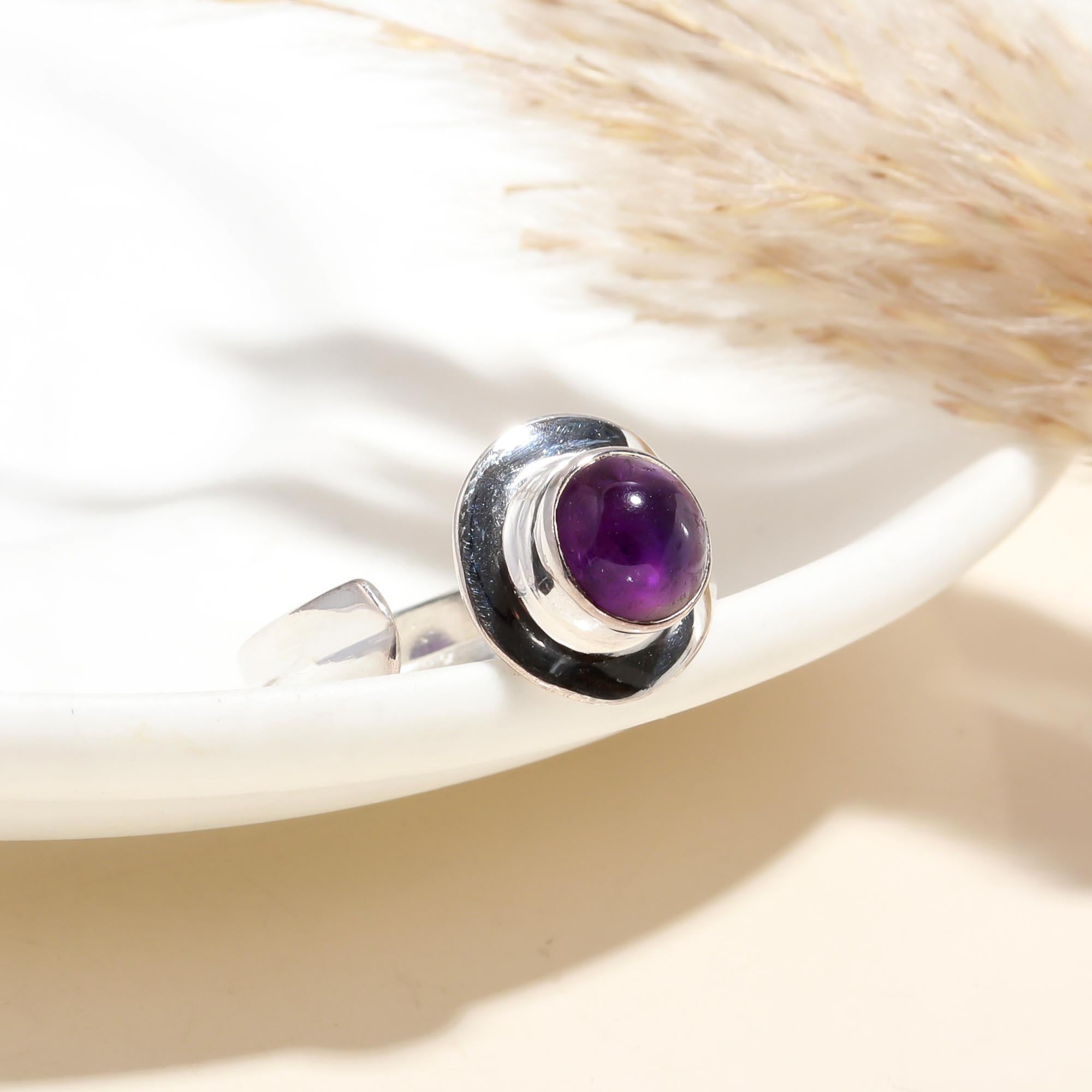 925 Silver Swirl Ring with Amethyst Cabochon front view
