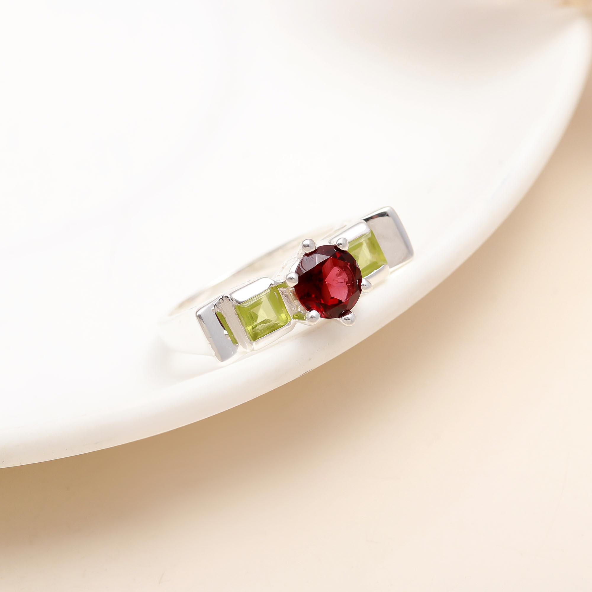 925 Silver Garnet and Peridot Square Stone Ring front view