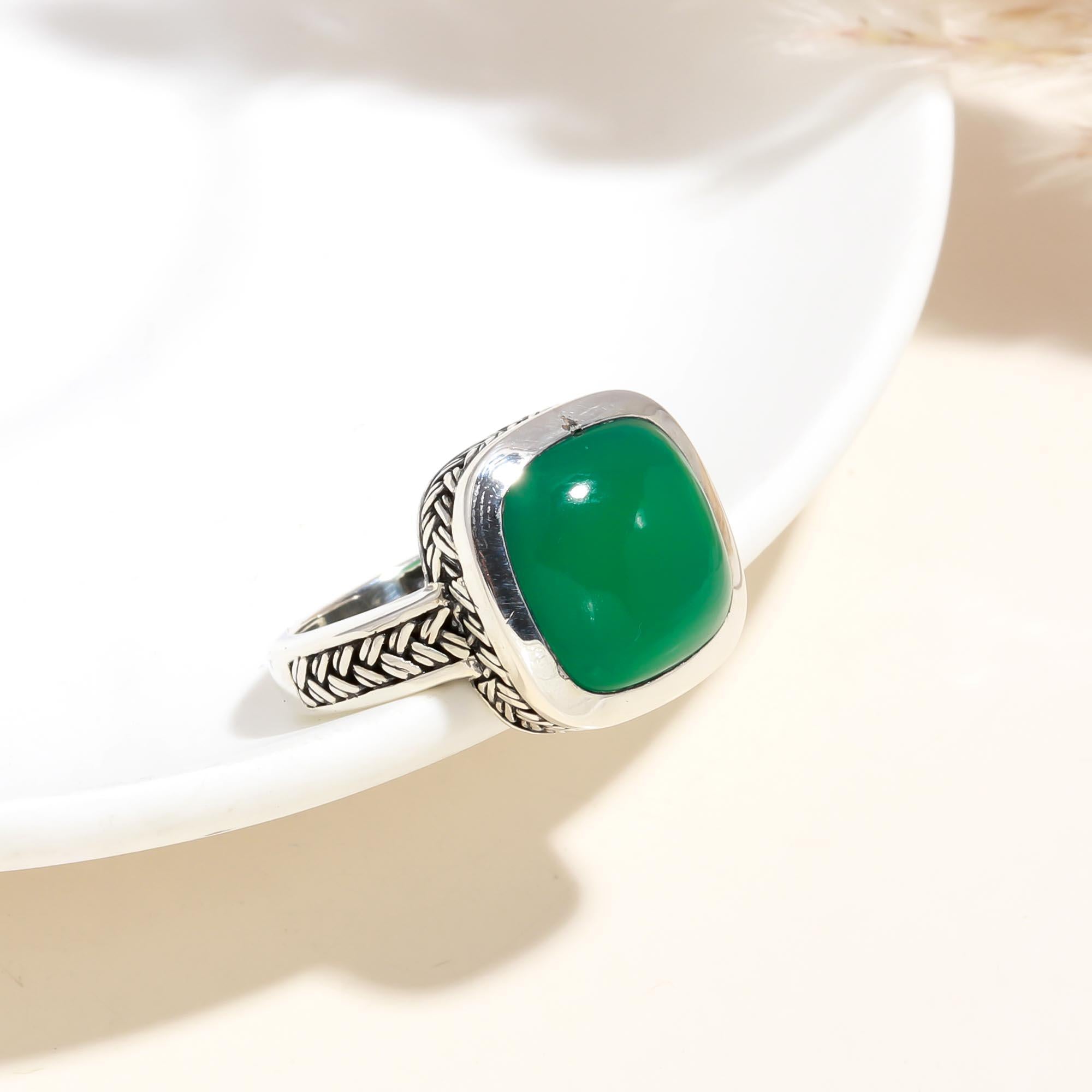 The Verdant Weave: Green Onyx Woven Silver Ring