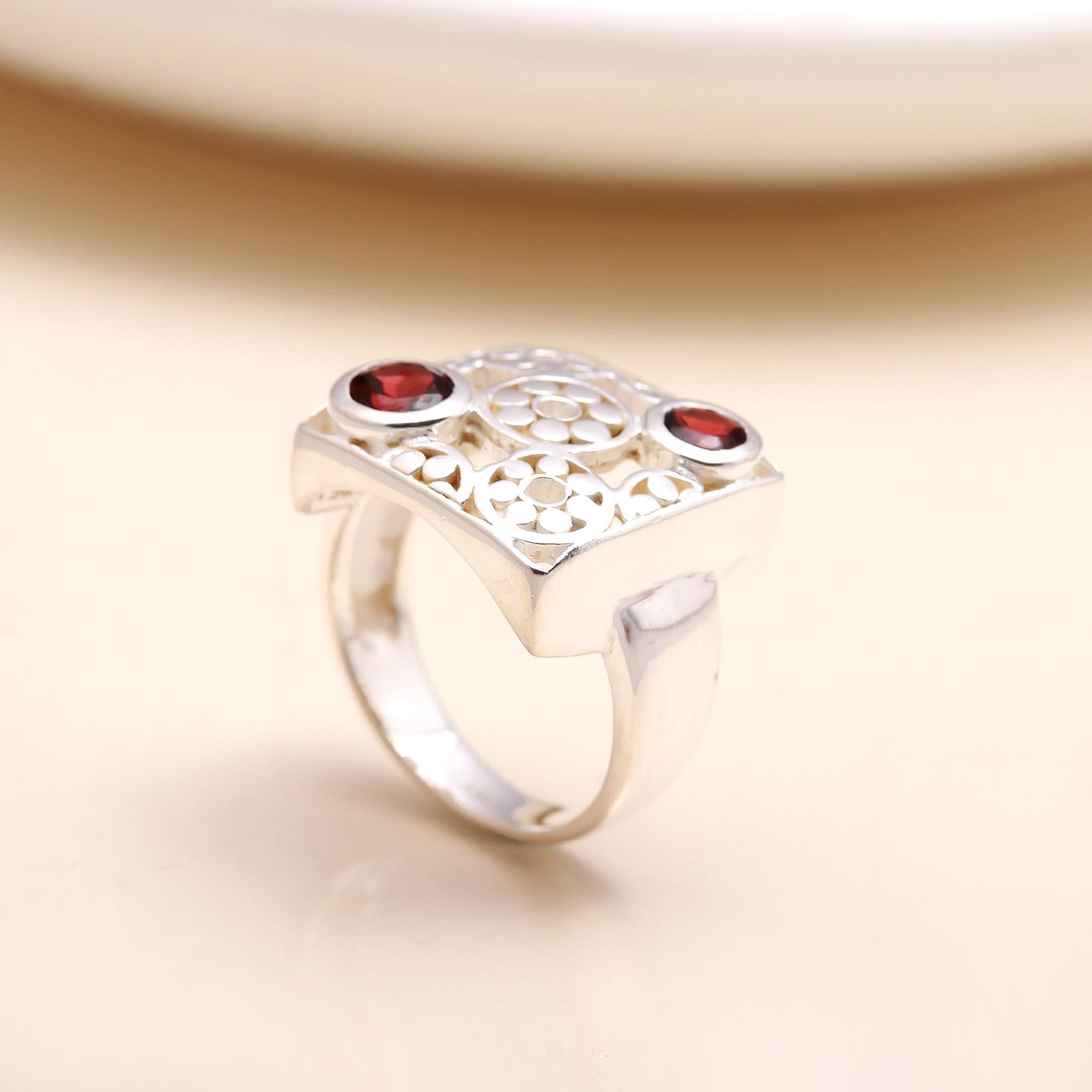The Vintage Lattice: Garnet & Silver Filigree Ring