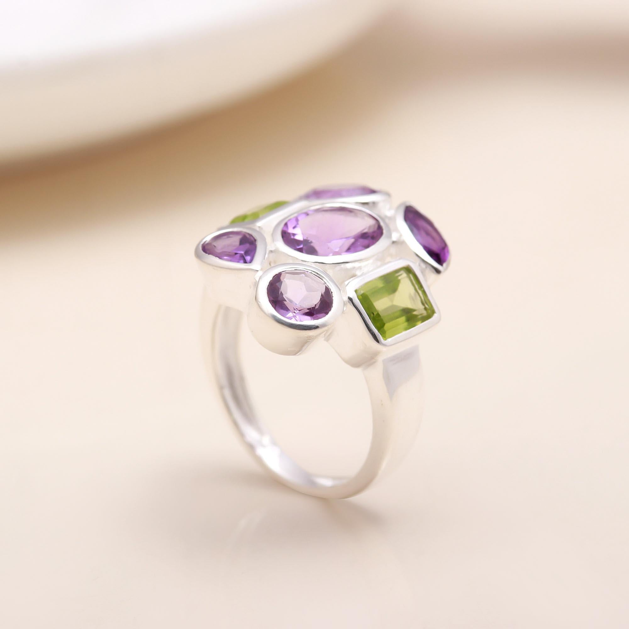 The Floral Mosaic: Amethyst & Peridot Cluster Ring