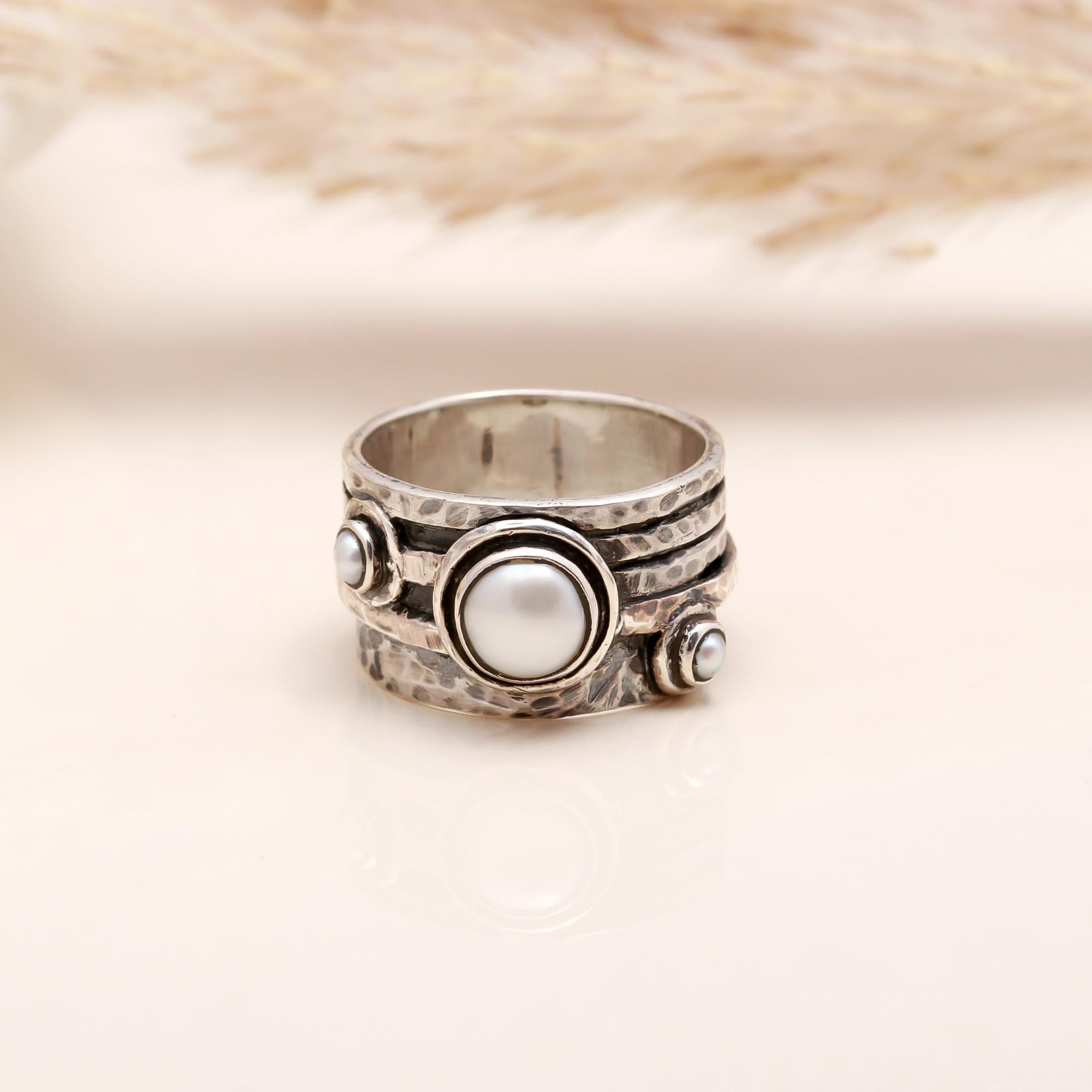 White Pearl: Wide Band Silver Spinner Ring