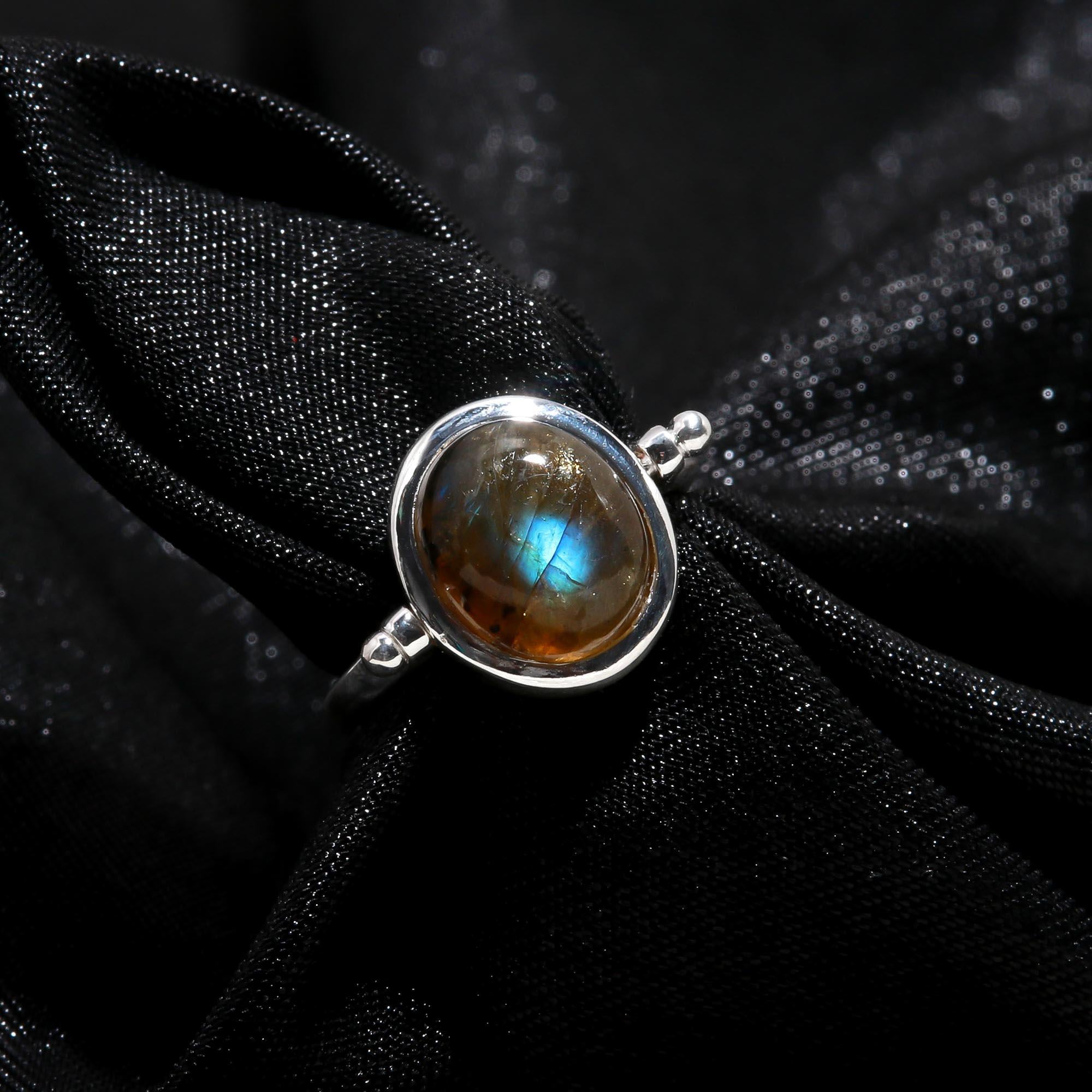 The Mystic Wave: Labradorite Organic Wavy Silver Ring