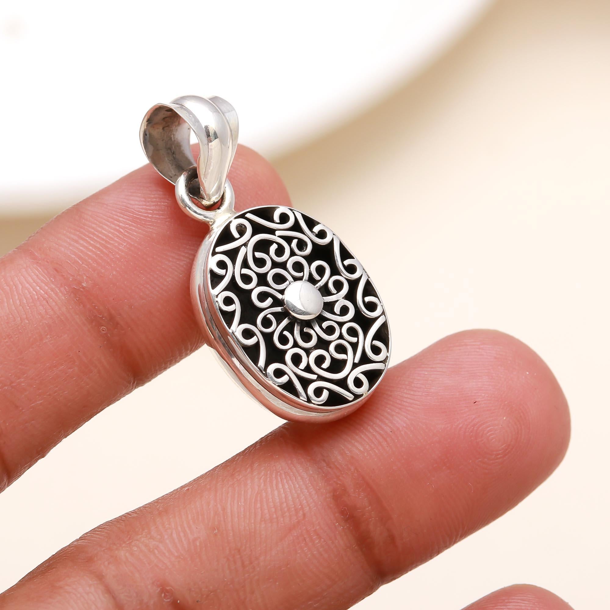 925 Sterling Silver Cutout Ornate Design Round Pendant