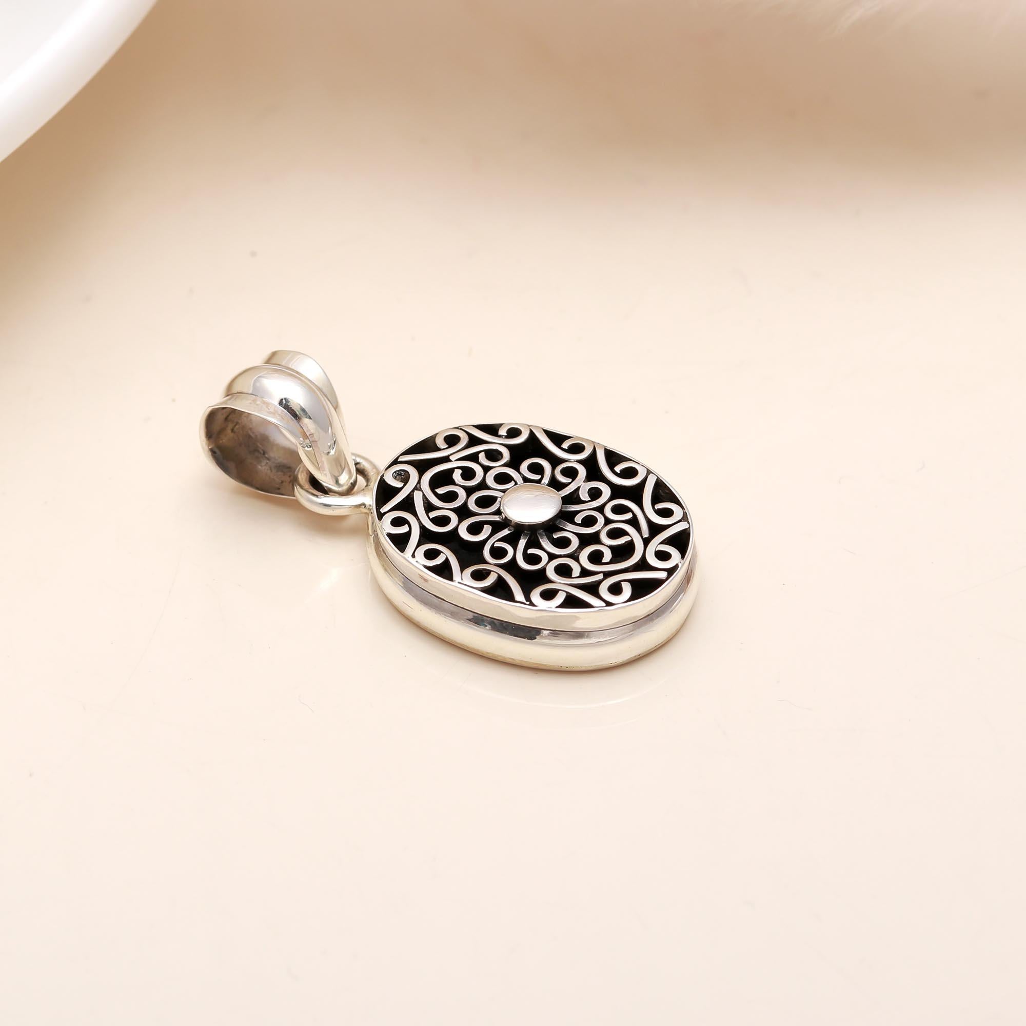 925 Sterling Silver Cutout Ornate Design Round Pendant