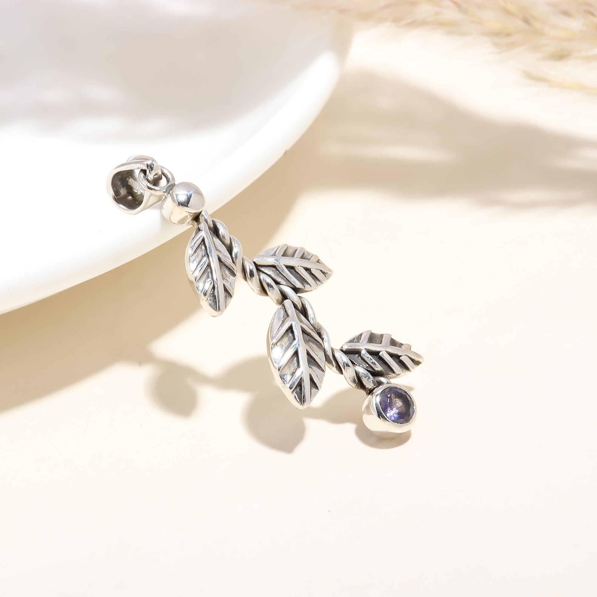 925 Sterling Silver Leaf Design Iolite Pandant