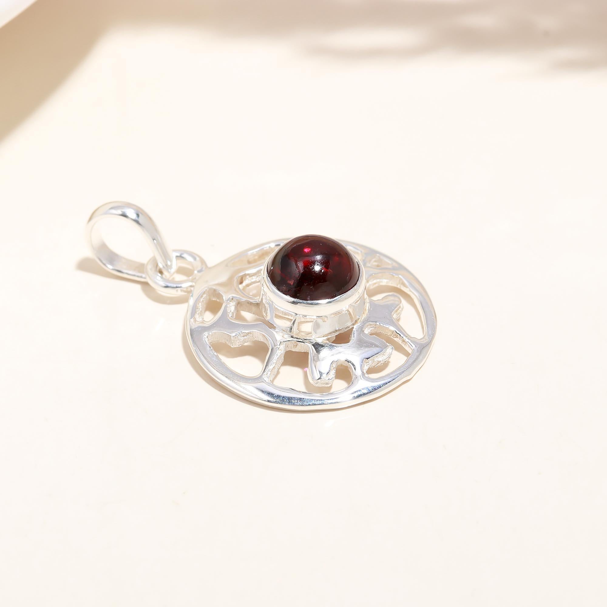 Red Gernet Round Shape Gemstone Pendant In Sterling Silver