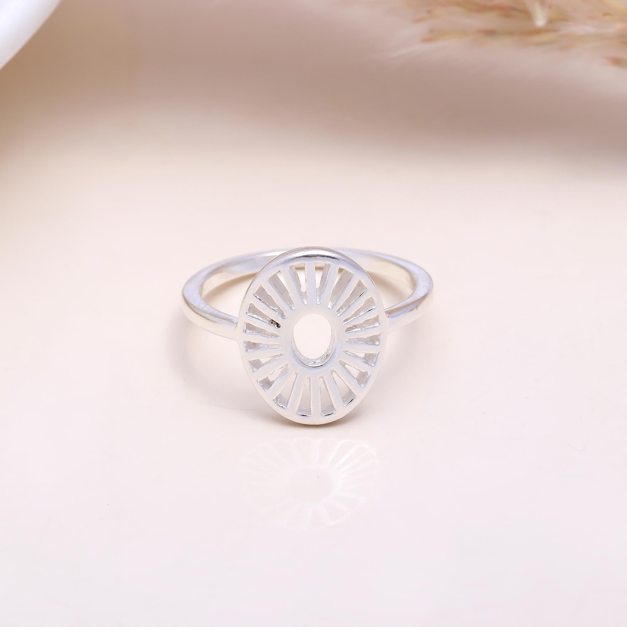 The Radiating Light: Silver Sunburst Cutout Ring