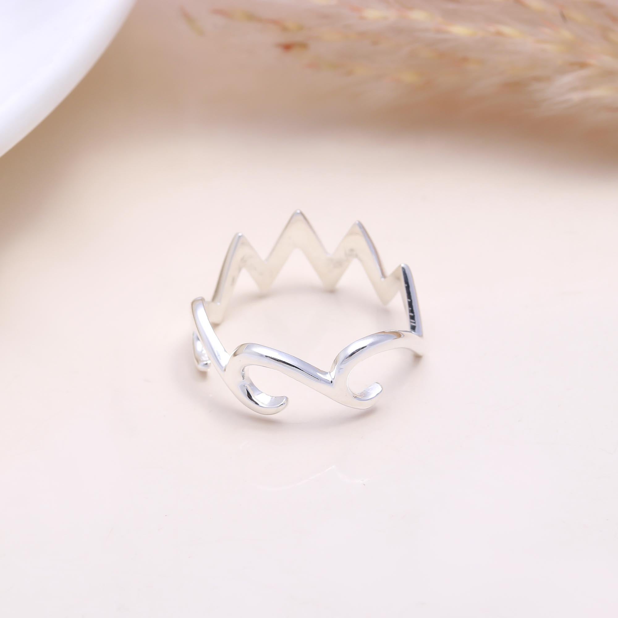 The Electric Beat: Silver Zigzag Wave Ring