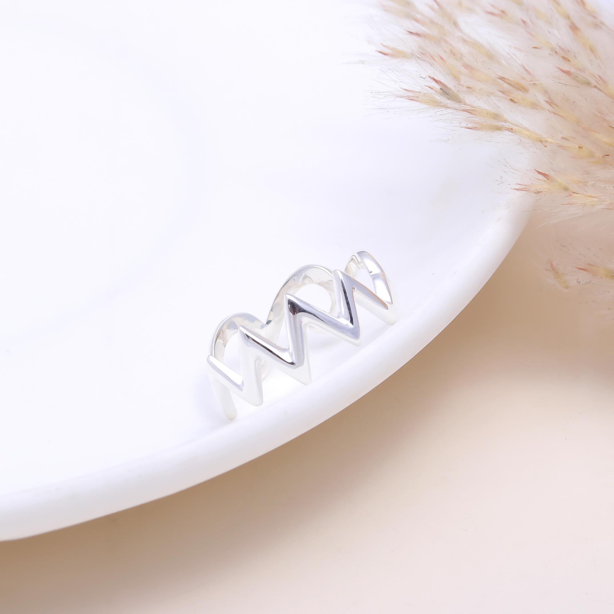 The Electric Beat: Silver Zigzag Wave Ring