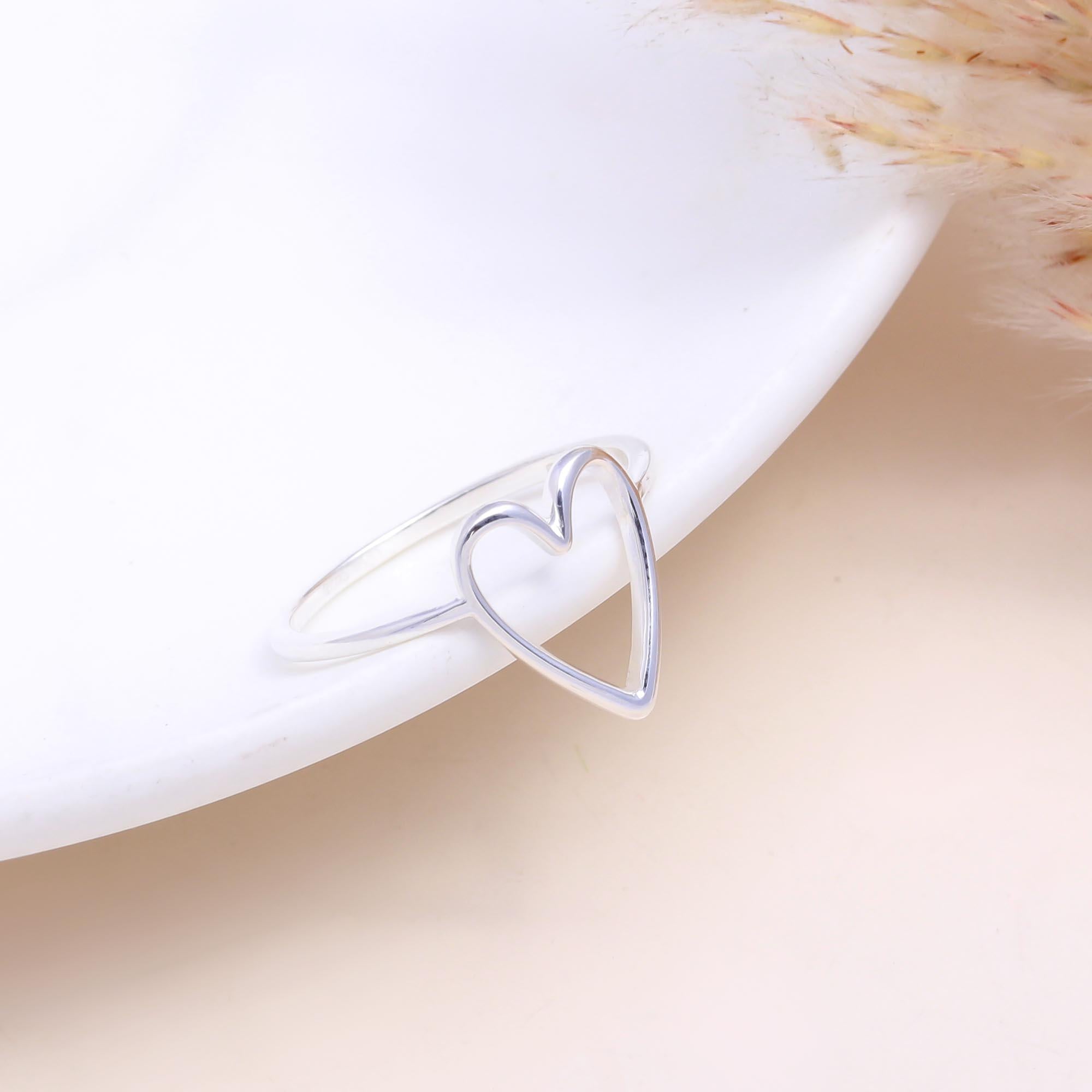The Minimalist Love: Silver Wire Open Heart Ring