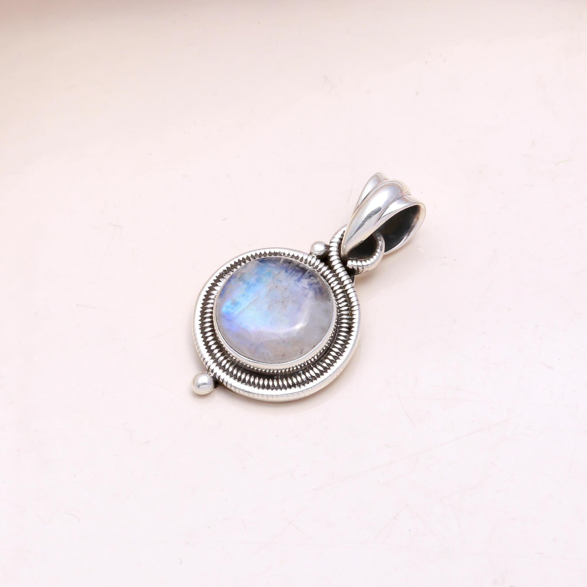 The Moonlit Rope: Round Moonstone Rope Border Pendant