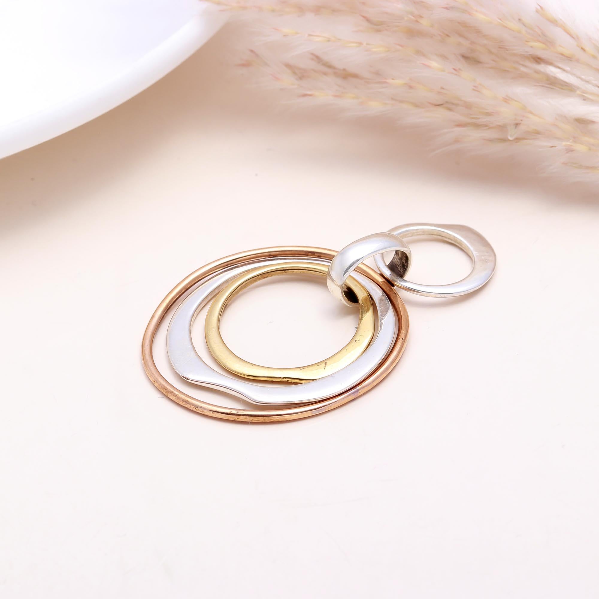 The Tri-Tone Unity: Organic Interlocking Circles Necklace