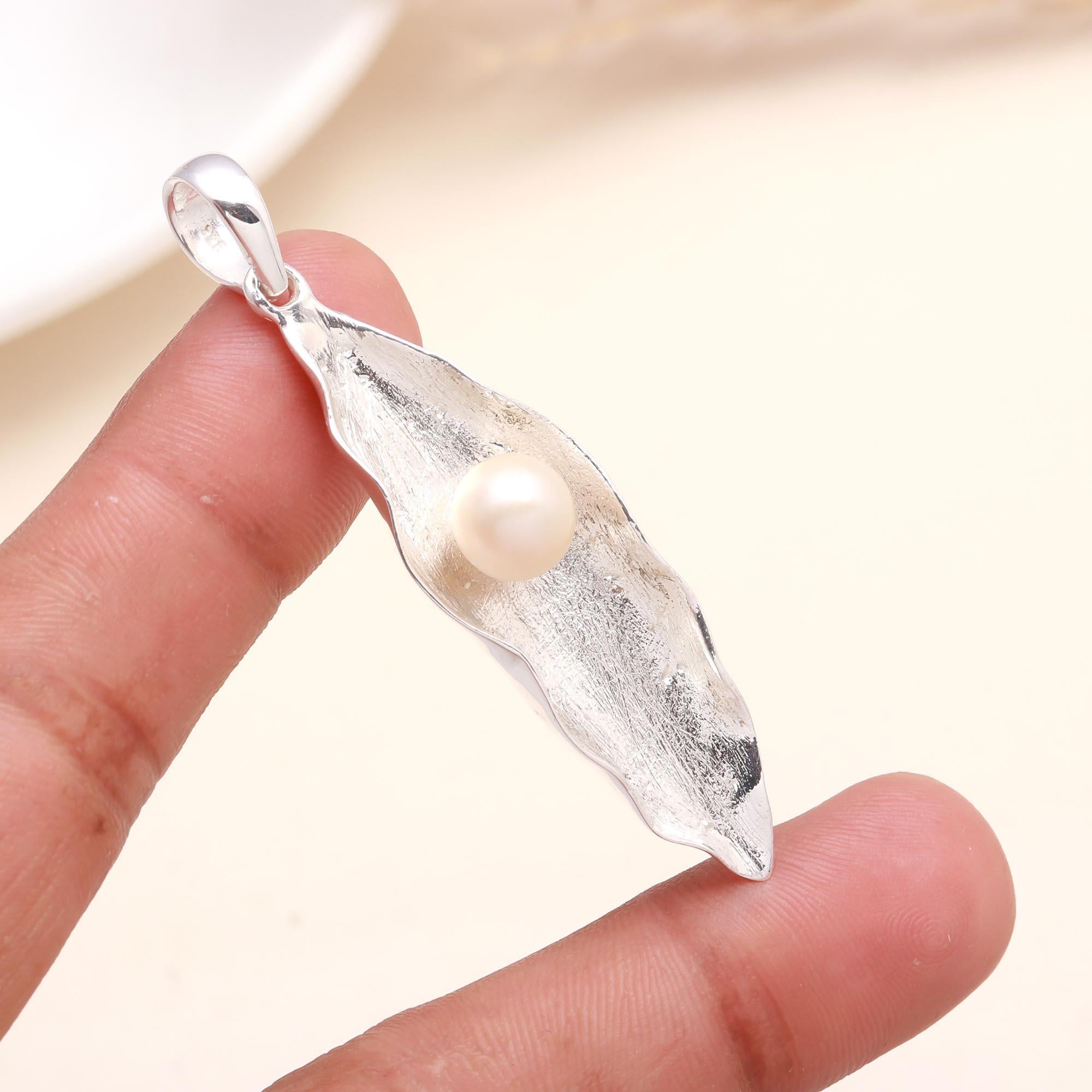 925 Sterling Silver Leaf Pendant with Single Pearl Accent