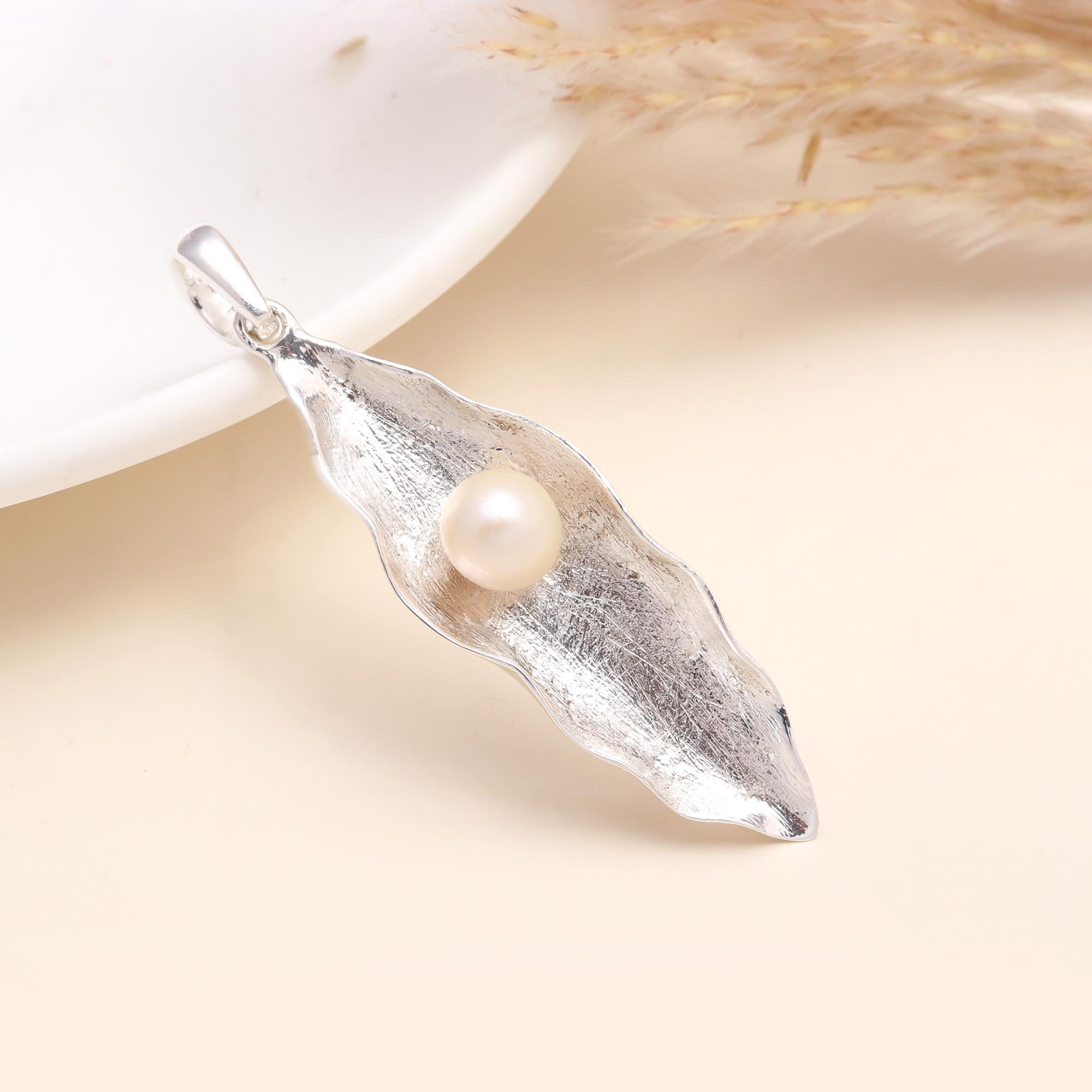 925 Sterling Silver Leaf Pendant with Single Pearl Accent