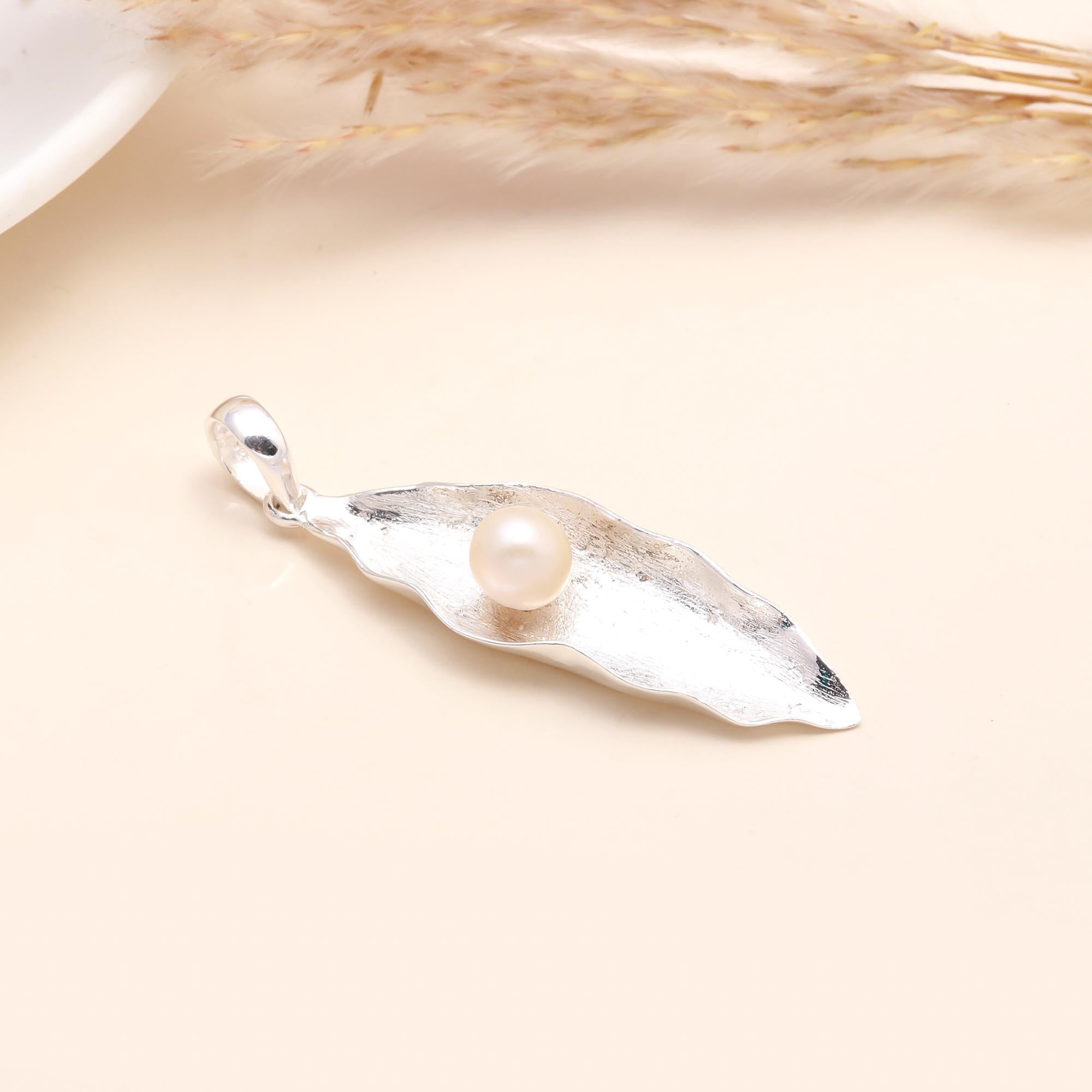 925 Sterling Silver Leaf Pendant with Single Pearl Accent