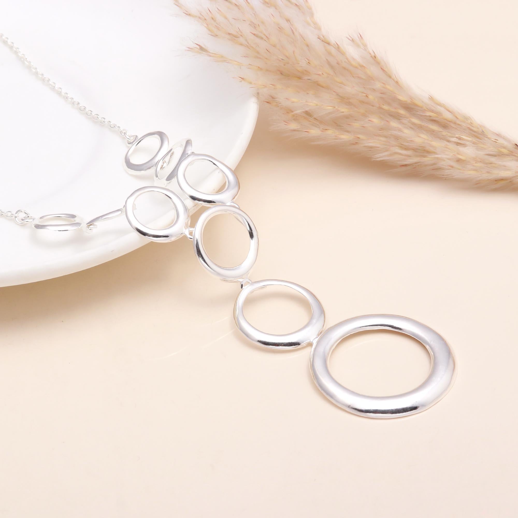 Modern Linked Circle Pendant Necklace