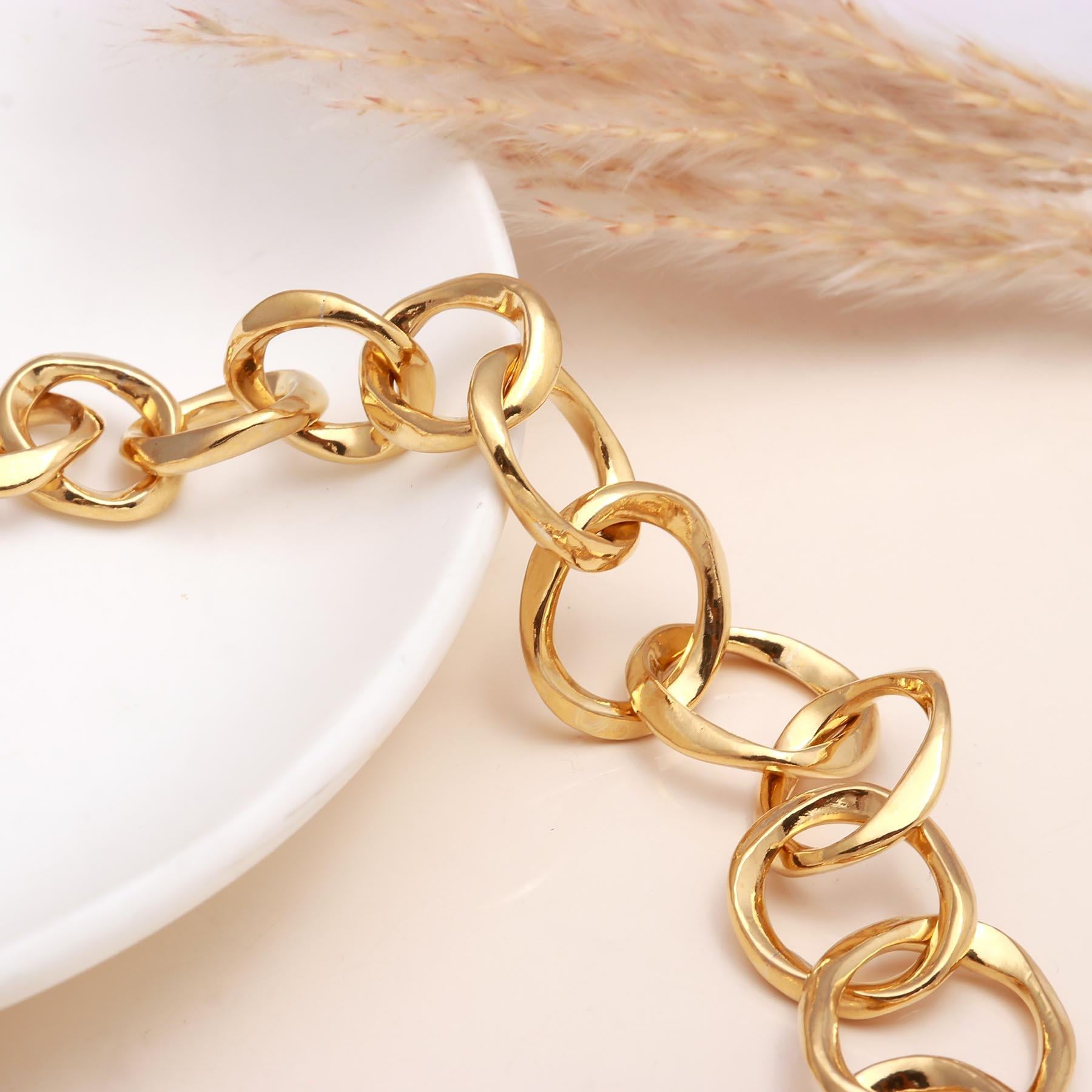 The Golden Loop: Chunky Gold Link Necklace