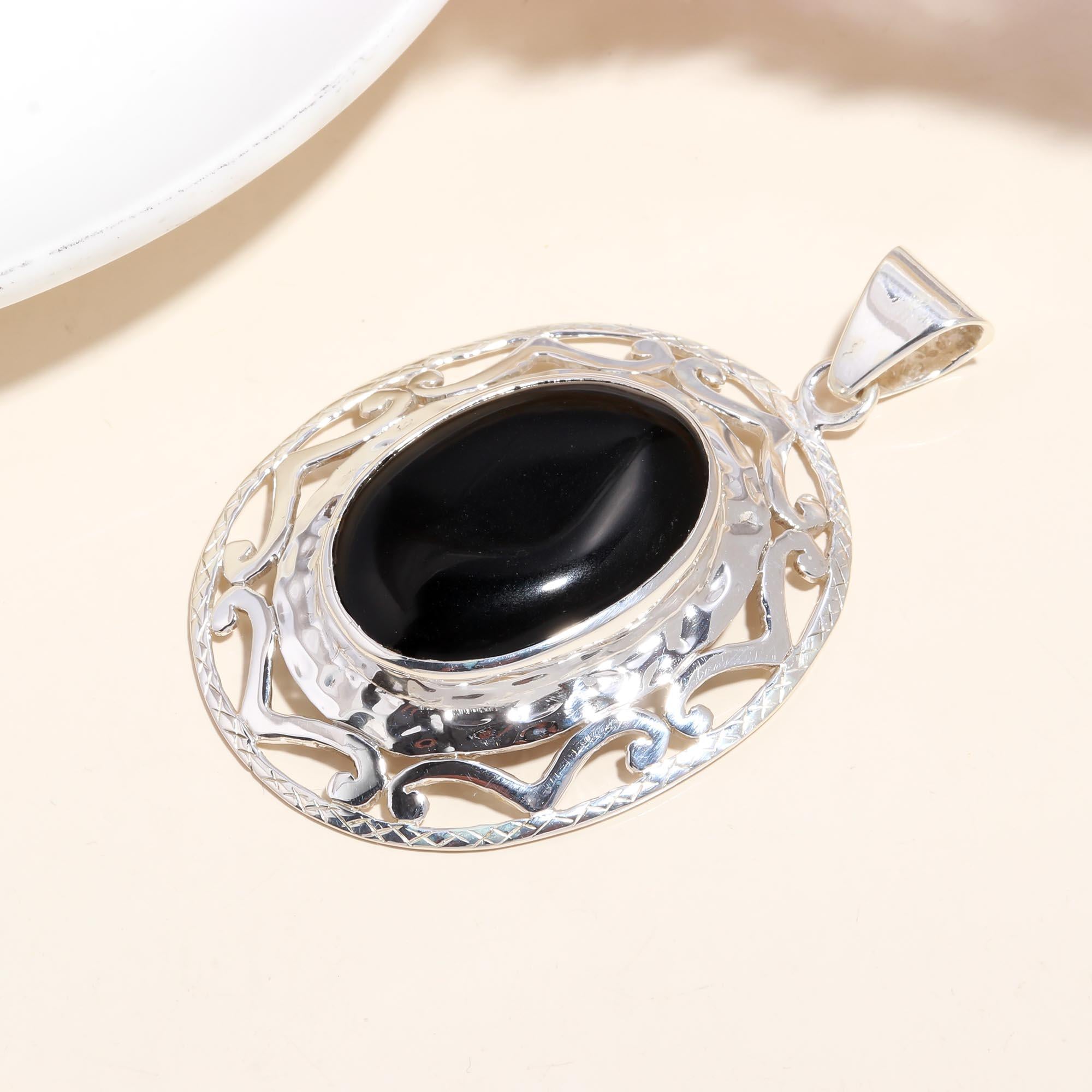 The Lattice Oval: Black Onyx Filigree Silver Pendant