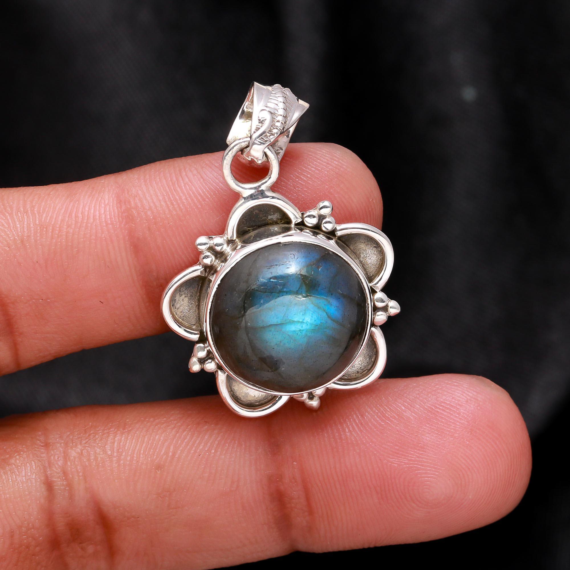 925 Sterling Silver Vintage Floral Charm Labradorite Pendant