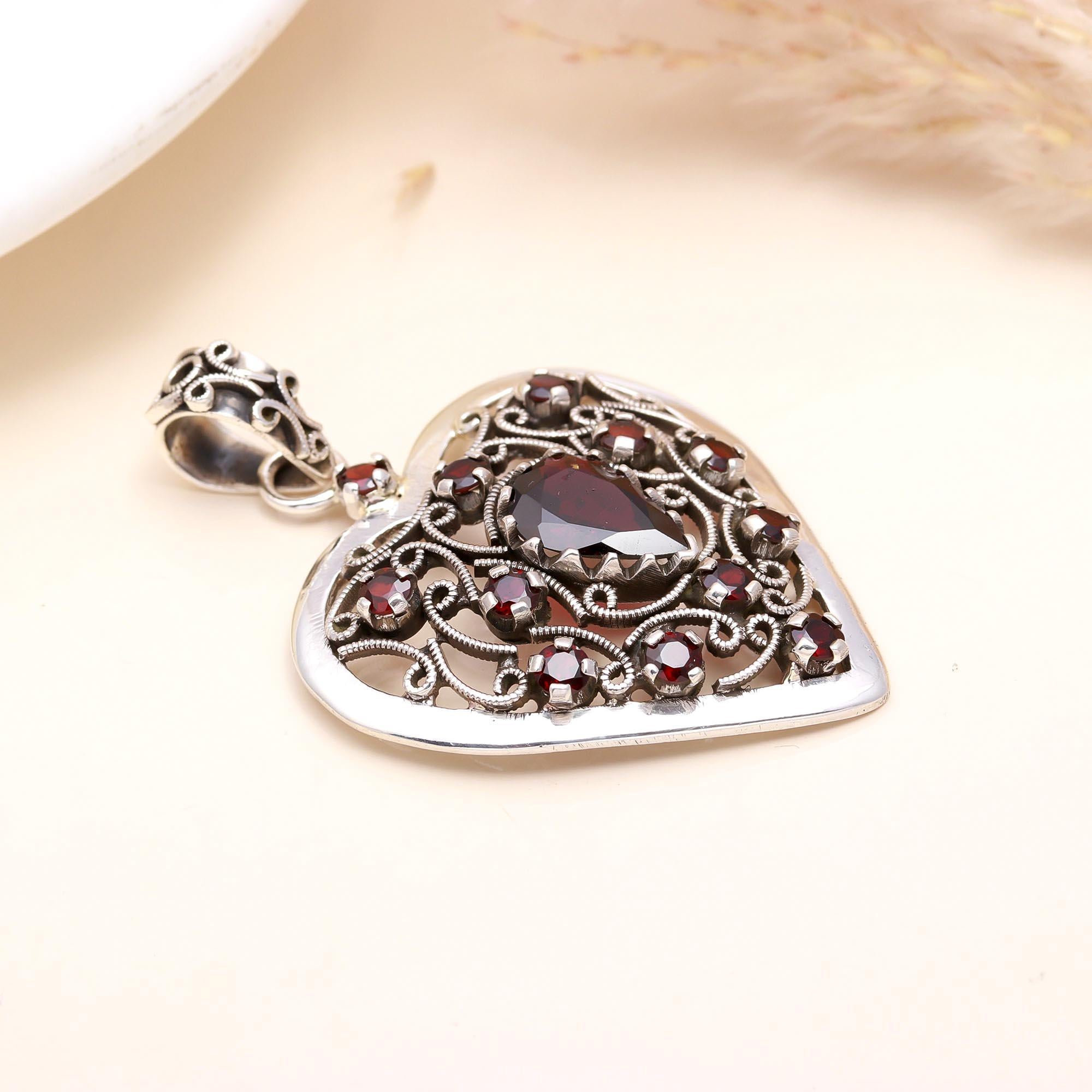 925 Sterling Silver Garnet Gemstone Vintage Filigree Heart Pendant